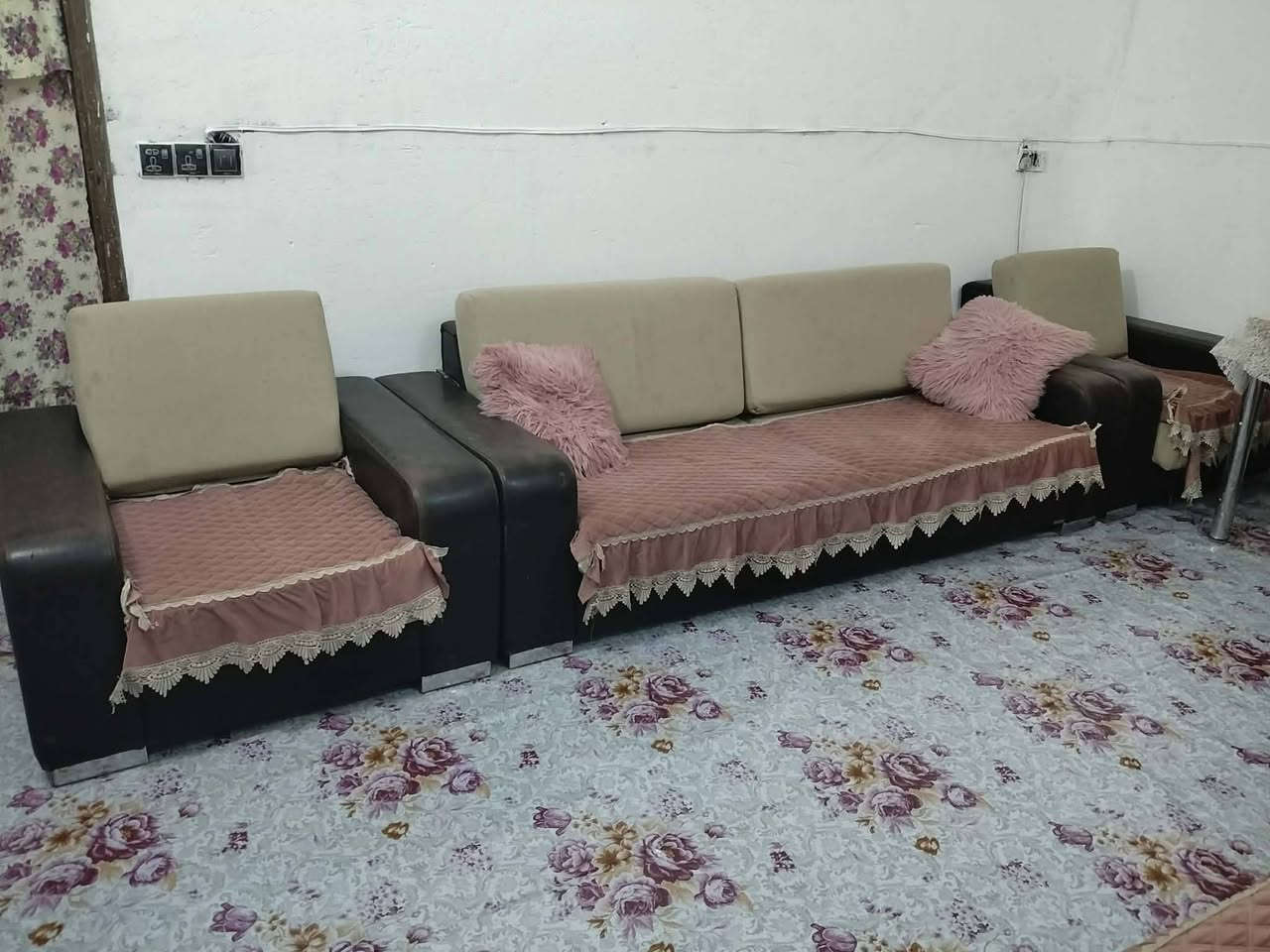 السلام عليكم تخم بالة اوربي جلد كلاب جك العنوان دوانية السعر ٦٠٠ وبي مجال غير متواجد خاص اتصال عل رقم بي واتساب***********
