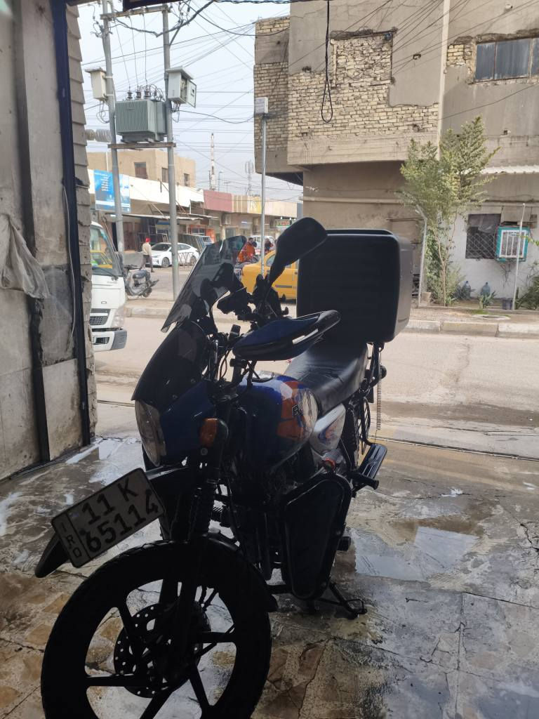 دراجه بوكسر 22 لون ازرق دراجه كامله مكلمه تنكر سلف وتطلع مناقصه اي شي وياها صندوك وخوذه وكماليات ب2500 وبيه مجال 
*********** بغداد الغزالية
هزه جديده ورقمه بغداد انكليزي تحويل باي مكان وباي وقت بغداد, العراق
