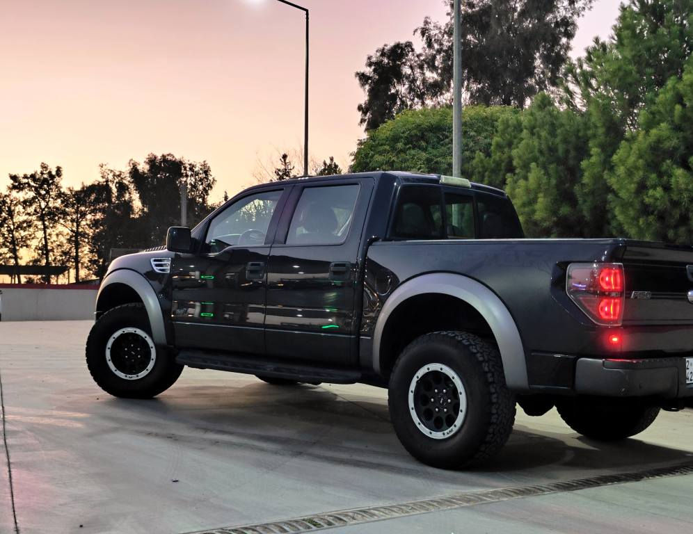 Raptary مۆدیل 2013 SVT

لەم مۆدیلەیە فول فول مواسفاتەی خلیجیە
سۆنەریم داناوە بێ بویاخ و بێ ساردە 
مکینەو گێری نکراوەتەوە
مکینە مرغوبی ٨ بستونە
سەنەوی و تایەی و ناوی تازەیە بی کەمو کوریە ،
بەس فرۆشتنە بێ گۆرینەوە تکایە
ژم/*********** Iran
