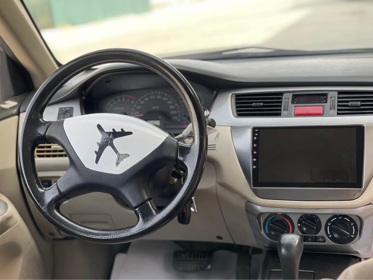 سلام عليكم مسبوشي لانسر لبيع موديل2006 اوتوماتيك *********** تبريد تدفه شغال رقم سليمانيه تخم تايرات صدر جديد مصبوغه حزام لجماليه بيه ضربه بسيطه جاملغ امامي شرط تحويل وكاله مكان دياله خانقين خناقين, ديالى
