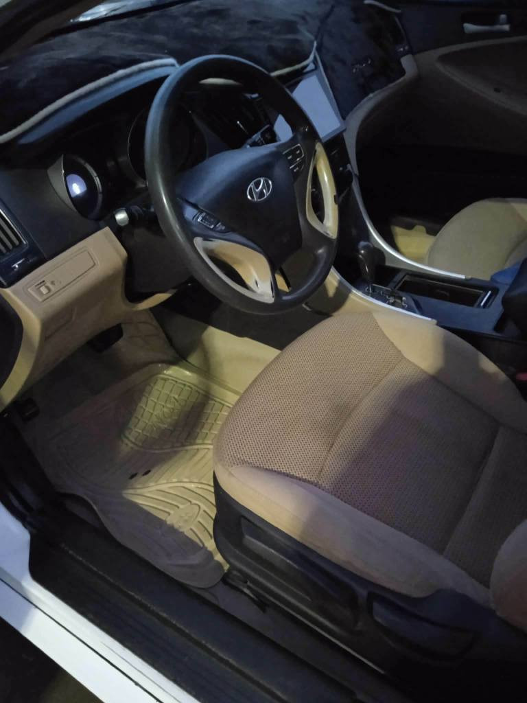 سۆناتا 
مودیل 2011
حیزام بویاخ سقف شوشە 
خلیجیە مکینە 24مرخوب
جەمپیکی خفیفی پێشی هەیە گیرومکینە بەشەرت سحری 87مجال
شوین هەولێر 
ژمارە موبایل *********** أربيل, العراق
