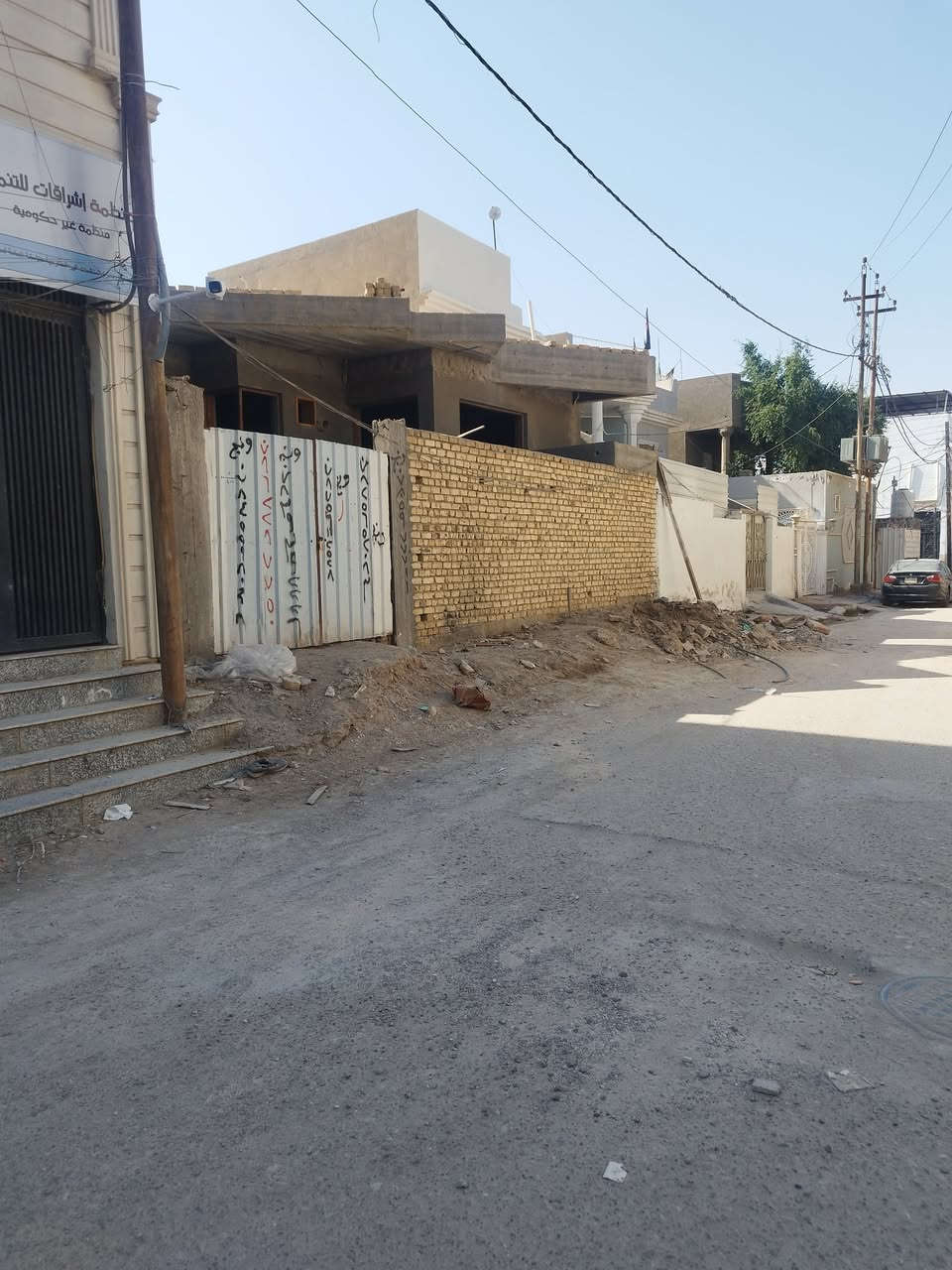 بيت للبيع حي الصدر/جهة النادي الرياضي/طابق واحد//

المساحه 220متر //

ثالث بيت عن الشارع العام/يفتح على الشارع النازل من مجمع الألماني///

ملاحظه هامه/مراحل العمل من قلع الأرض إلى هذه المرحلة موجوده/شغل ومواد درجة أولى من ماء /ومجاري/وكهرباء/ومعالجة الارضه//حاليا البيت ملبوخ من الداخل مساطر/يباع على هذه المرحلة/

البيت مطلوب للاسكان 30مليون 

للاستفسار الاتصال على ارقام المكتب 

***********/حسين حسيب واتساب 

***********/حسين حسيب واتساب/

أو مراجعه مكتب الضامن للعقارات حي الصدر مجاور صيدليه ركن العلاج
