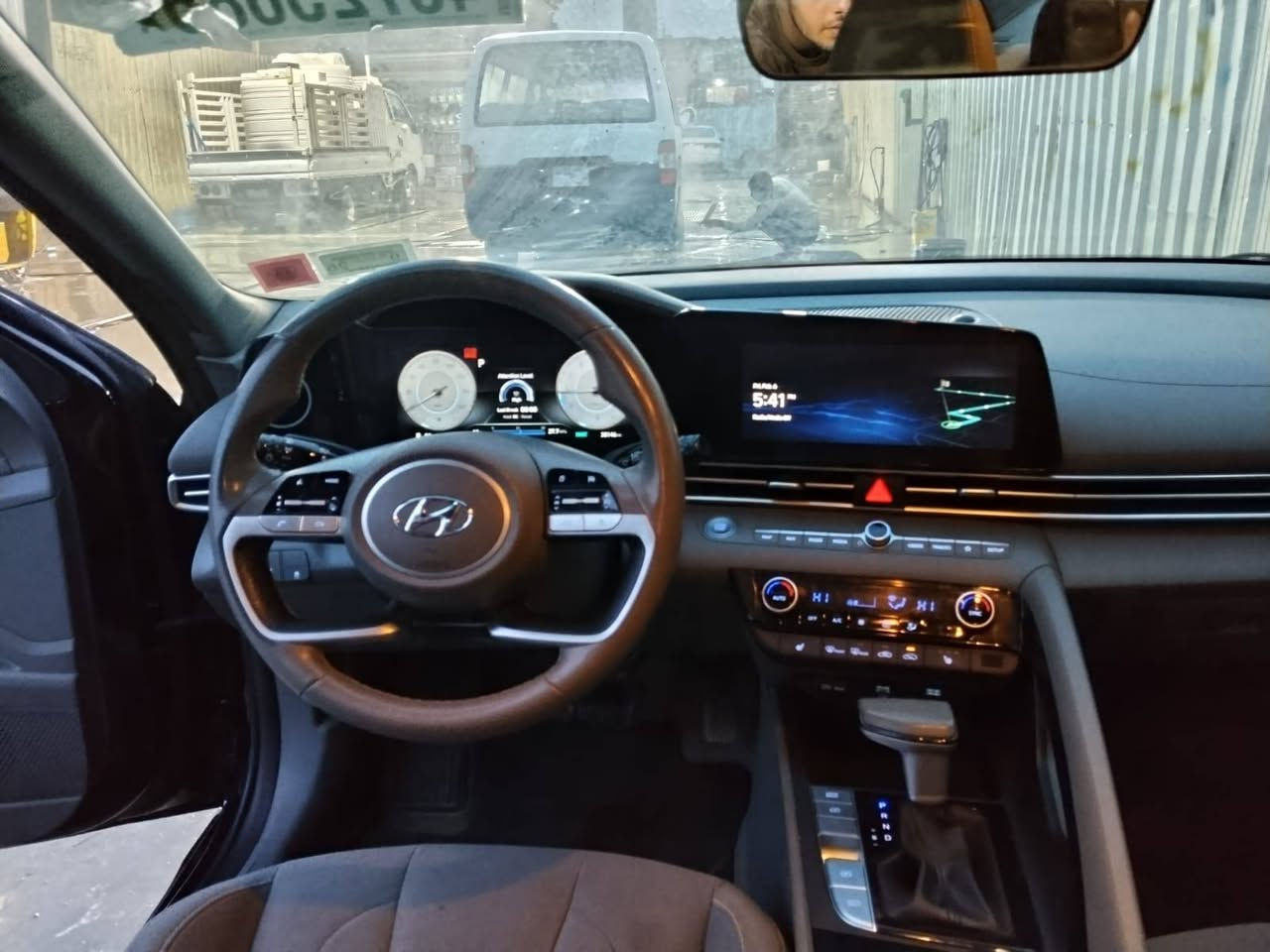 السلام عليكم الانترا موديل 23 بدون حادث *********** مكان السياره الكفئات العبيدي
