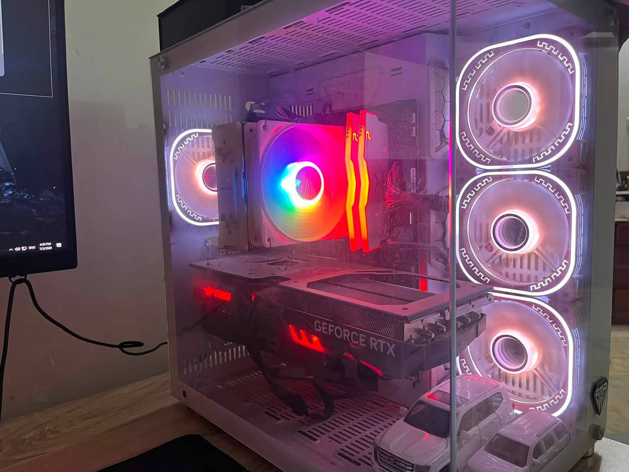 السلام عليكم pc وشاشة وملحقات للبيع
التجميعة:
Intel i5 13400f
Deepcool ag400 مبرد
Asus tuf gaming b760-plus wifi D4
Ram 16gb T-force delta rgb 8x2 3600mhz
1tb ssd m.2 nvme lexar
Rtx 4070 msi gaming x trio
(اقوى من ال5060ti 16gb)
700 watt psu thermaltake
Case mass m04 7fan rgb
الشاشة
Lg UltraGear
2k
165hz
1 ms
Ips
27 inch
التجميعة مثل ما بالصور واحلى تخبل وجديدة نضيفة والقطع كله من احسن النوعيات المذربورد فئة b والحجم الكامل بيها منافذ كلش هواي وتسمح وقابله جداً للتطوير وكارت الشاشه كلش قوي واحسن نسخة من msi وواضح من حجمة يعني انسى شي اسمه حرارة واقوى واحسن من ال5060ti والكيس بي فانات وتكدر تغير الوانهم اي لون يعجبك بضغطة زر
والشاشة الوانها تخبل والسوادات بيها كلش حلوه وسرعه استجابة بيها فول يعني الوان ولعب سلس

ووياهم ماوس لوجيتك g502
وسماعه هايبر اكس cloud alpha
وكيبورد ميكانيكي كلش سلس وحلو
وماوس باد فانتك 40x45

وجميع الكراتين مال كل القطع موجودة

مكاني البصرة القبلة حي الجامعة
***********
ما عندي توصيل

سعر كلشي مليونين وربع 2,250,000
