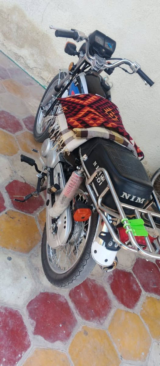 سلام عليكم شباب هاي دراجه للبيع موديل 25 نامه المتياز أوراق دراجه كامله كل نقص مابيه السعر 600او بيه مجال قليل مكاني بطوريج بل خيرات هاذه رقمي ***********
