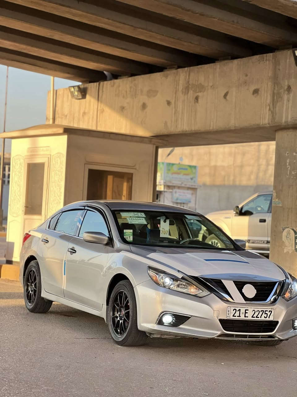 سلام عليكم عندي نسان التيما وارد امريكي ٢٠١٧رقم سليمانيه شرط تحويل بيهه ٣قطع صبغ محرك كير صدر تخم تاير موصفات تشغيل عن بعد شاشه جبيره كشن كهرباء تحكمات سياره مال جناي  مكان السياره ديالي بعقوبه رقم *********** السعر ١٠٣وبيهه مجال
