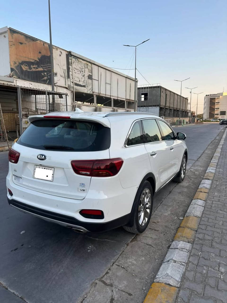 سورنتو مديل 20 خليجي كفاله عامه
فول واحد على واحد عده البانوراما
مكينه ٦ سلندر 
٣ قطع تبريد 
كشن كهرباء
رقم واسط ب اسمي تحويل ثاني يوم 
جنطه شفط 
بصمه تشغيل وبصمه ابواب 
السياره جديده 
ماشيه ١٠٠ الف 

مكان السياره واسط 
***********
