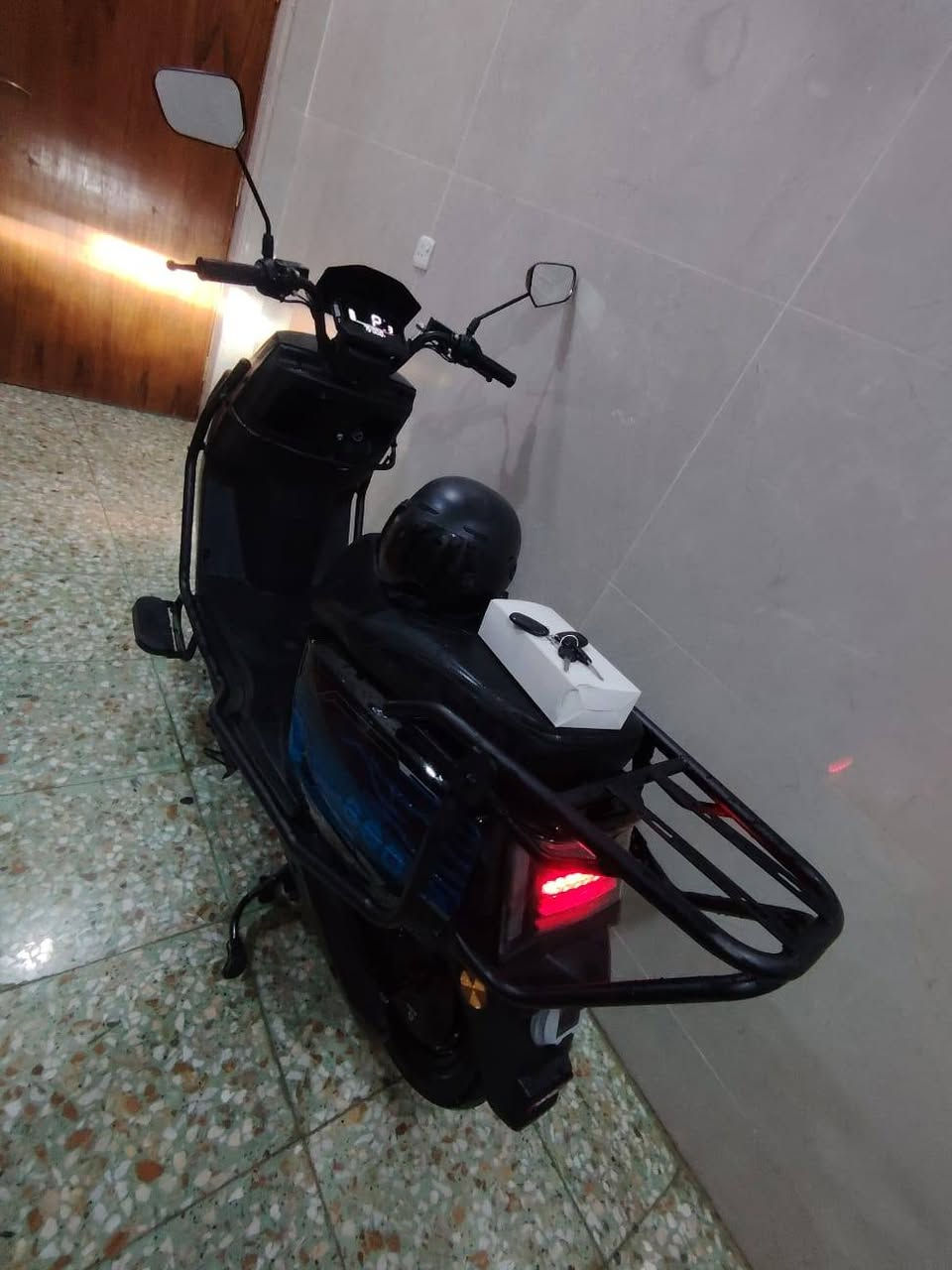 سلام عليكم دراجه سكنس موديل 2026 استعمال 10 أيام فقط جديد .
6 بطاريات كبار .
سرعه 99.
نطام 3 نمر
نظام P. فتح قفل .
لايت ثلجي امامي عالي ناصي .
تمشيك أكثر من 50 كيلو بل الشحنه الوحده .
السعر 750 .....
مكاني ابو غريب مجاور مجمع بدور بغداد السكني دخوليه واحد اذار.
***********
*********** متوفر واتساب
