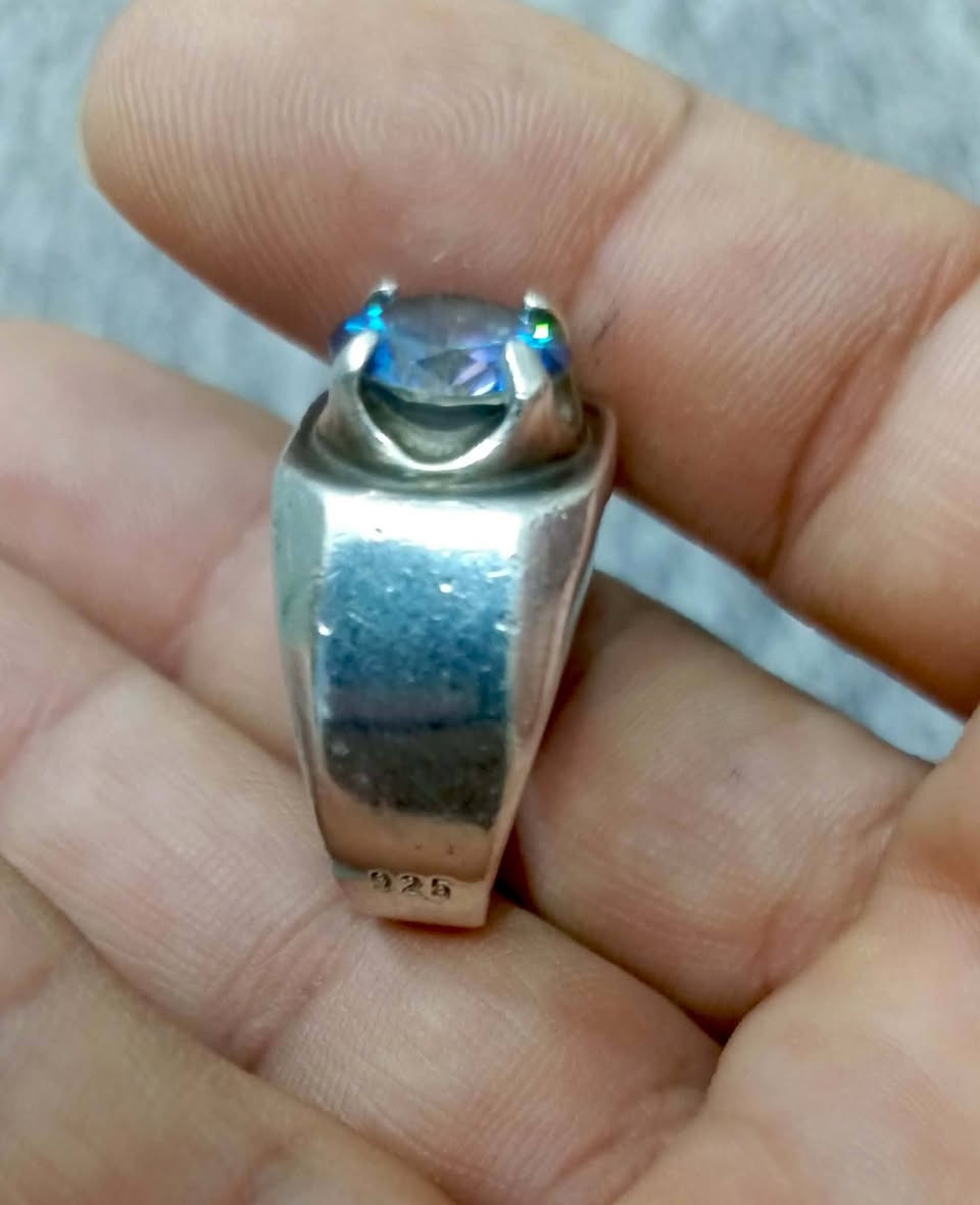 خاتم موزنايت تحفه قطعه خشنه السعر 100 نهائي ***********
بغداد زعفرانيه
