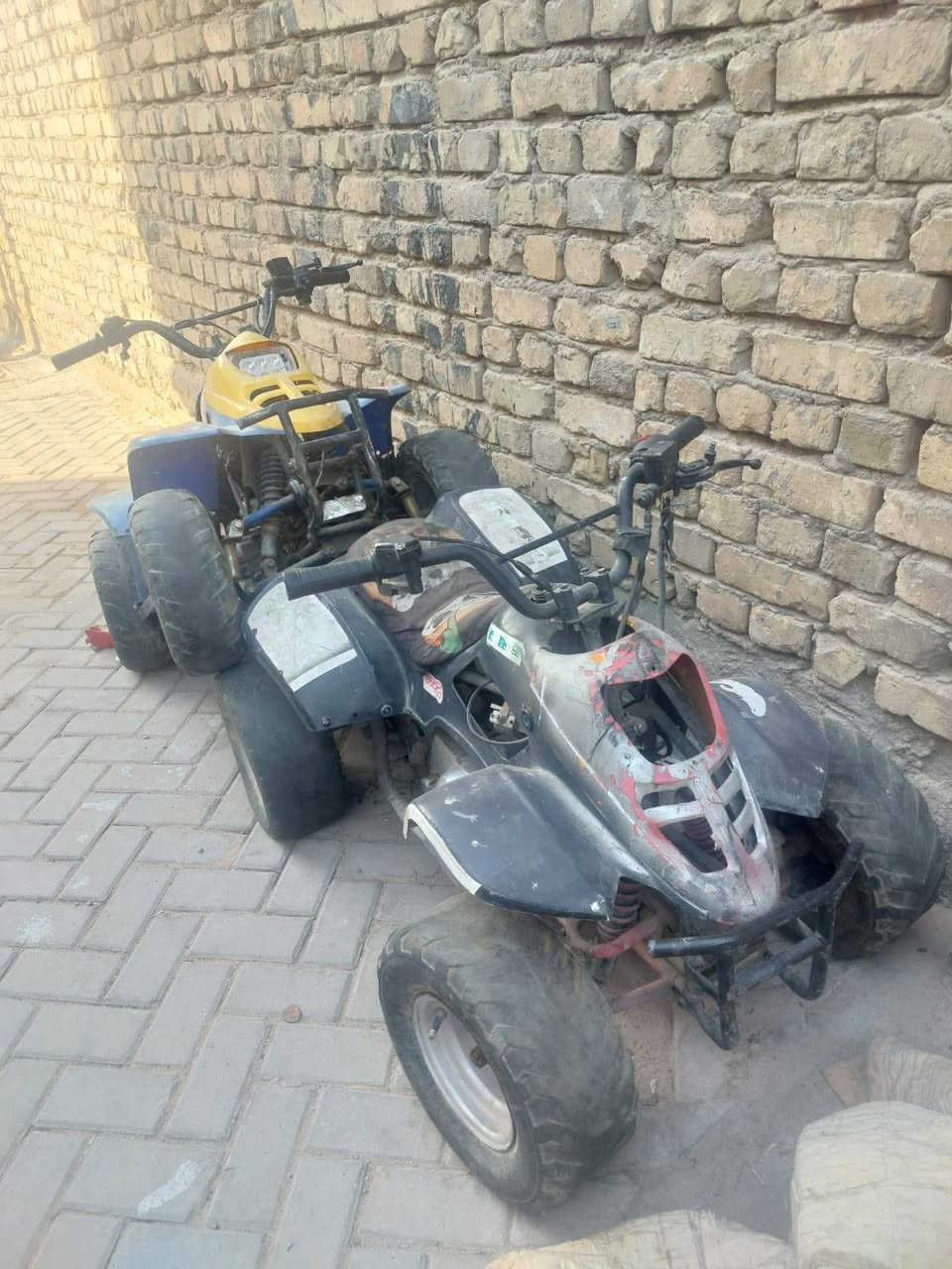 السلام عليكم اخوان دراجات رباعيه للبيع شغالات بس تراكهن جيب باتري وبانزين وشغلهن السوده250 وصفره200 مكاني بغداد مدينه الصدر *********** بغداد, العراق
