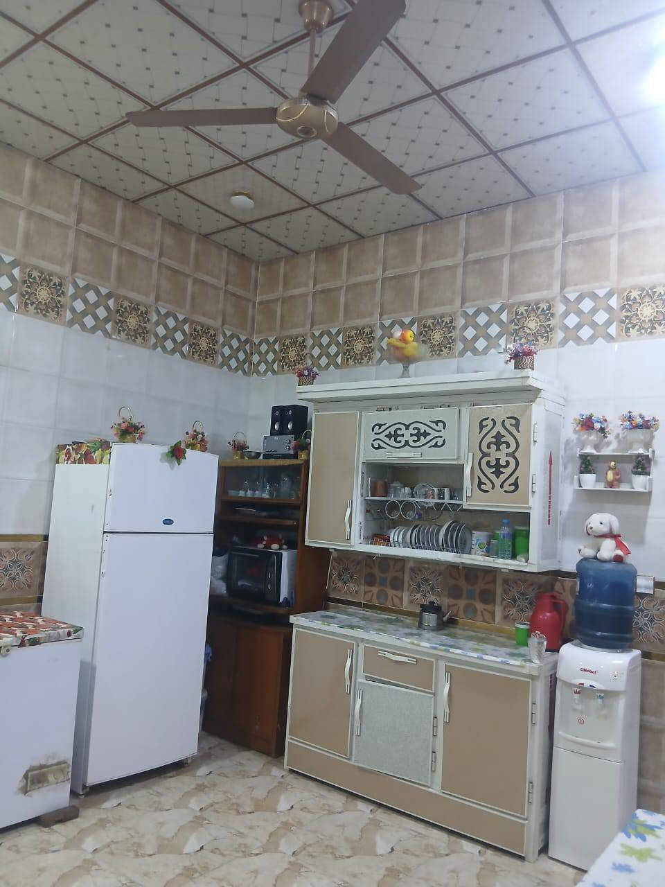 بيت للبيع في البهادريه قرب جامع وحسينيه البهادريه طابو زراعي عراقي سند 25 مساحه البيت الكامله240متر واجها 9في 26 يحتوي البيت على 4غرف منام وصحيات داخليه وخارجيه وديوان منعزل وحمام ومطبخ بناء سنه 2023 البيت كامل سعر 190وبي مجال الاتصال على الرقم ***********
