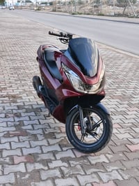 دراجه pcx للبيع كفاله عامه ما بيها ولا شخط على وضع البلاد برغي ما نقصه...