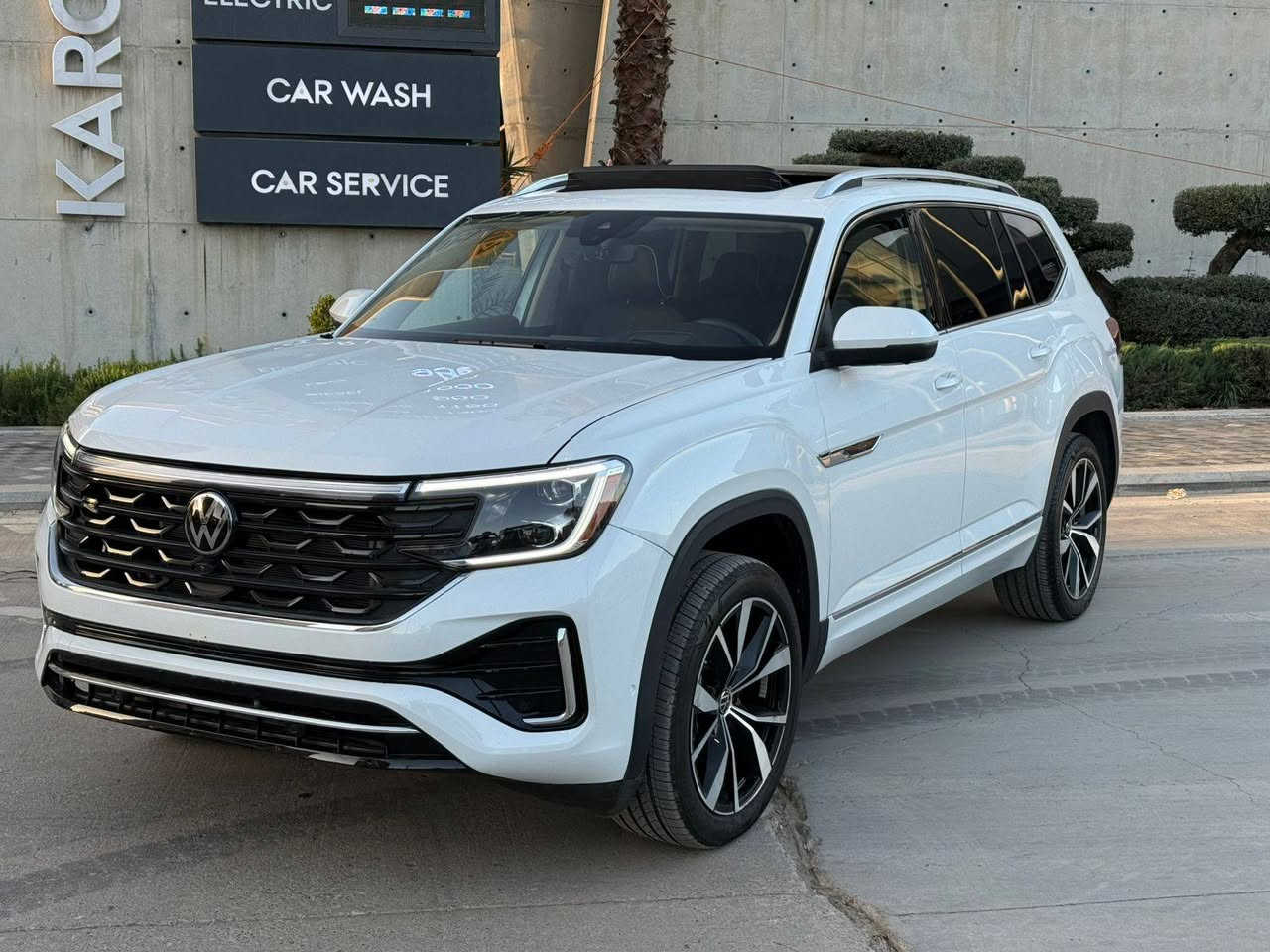 Volkswagn Atlas Rline 2024 ***********
ڕەنگ سپی مواسەفات . فول فول . بەسمە . پانۆراما . کوشن و سارد و گەرم کوشنی دواوە گەرم  کوشن خەزن . تەبرید مەرکەزی . پەردە . 5 کامێرا . داتاشۆ . سماعە harman kardon . سنوق جەگ . برێک بەسمە . 3 ڕیز کوشن . زۆر موسەفاتی تر پەڵەیەک بۆنید بۆیاخە ناوی هیچ نەگرتووە . 15هەزار ڕۆشتوە کاتی نەشکاوە . 
سعر 305 $$ 
شوێن سلێمانی

