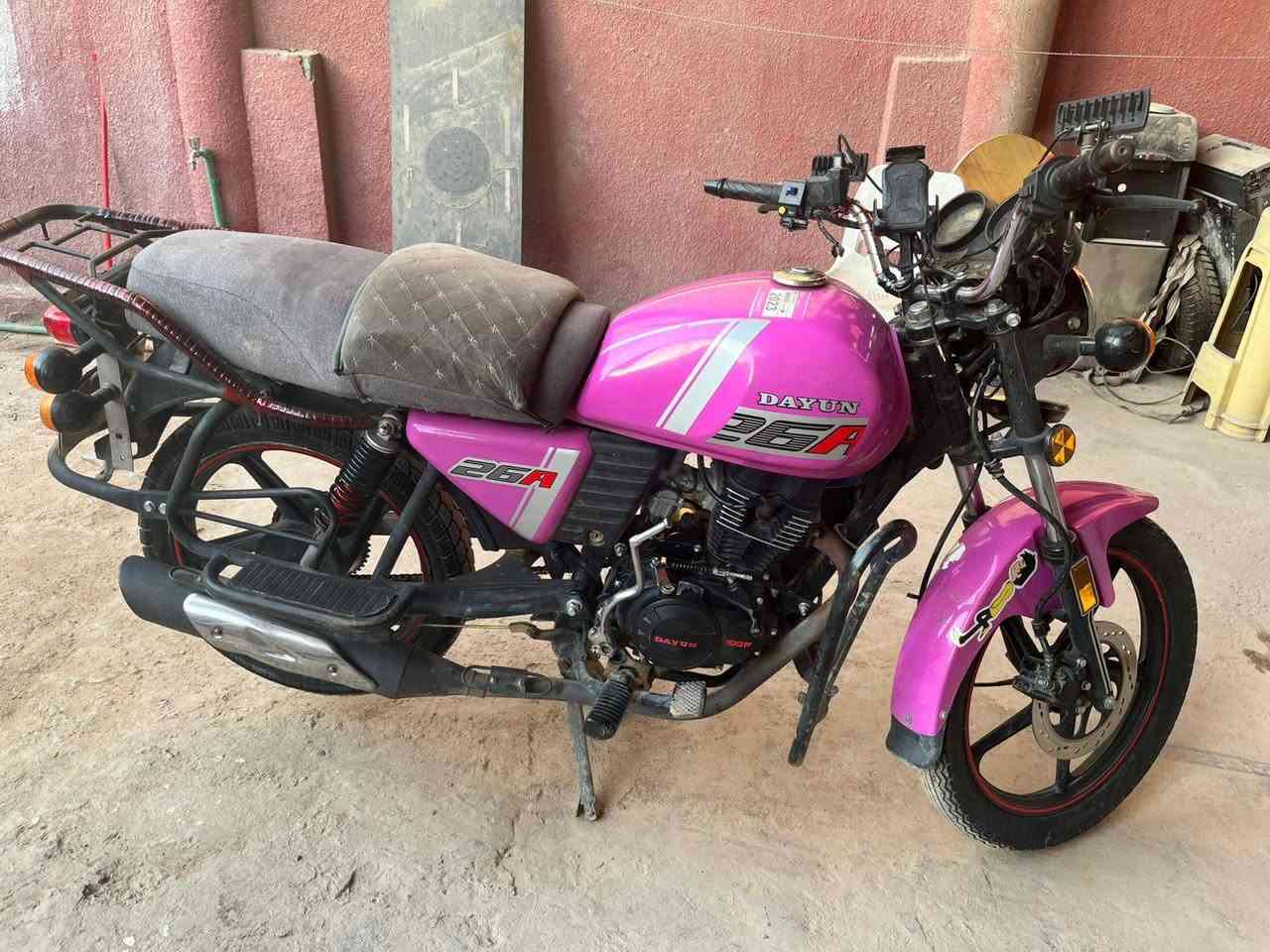 السلام عليكم
دراجه ديوان لبيع مرقم رقمين مو واحد
دراجه بلاديه بس بيه تبخير 
نقص مالته قبق زنجيل فقط
 تحويل ثاني يوم باسمي الدراجه 
مع العلم الدراجه ناعمه
  مكاني حي الجامعه
رقمي ***********
