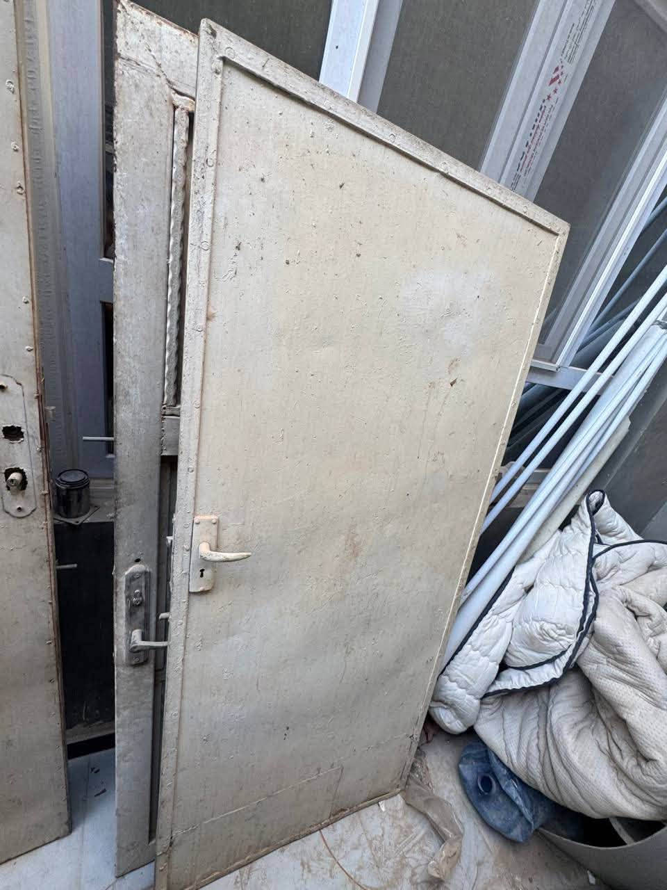 5ابواب للبيع
باب المنزل العرض 2متر و40 الطول 2
وباقي كدامكم بصور جدد عوزهن بس صبغ
مكاني نجف
الرقم *********** تحب تتصل تحب واتساب
