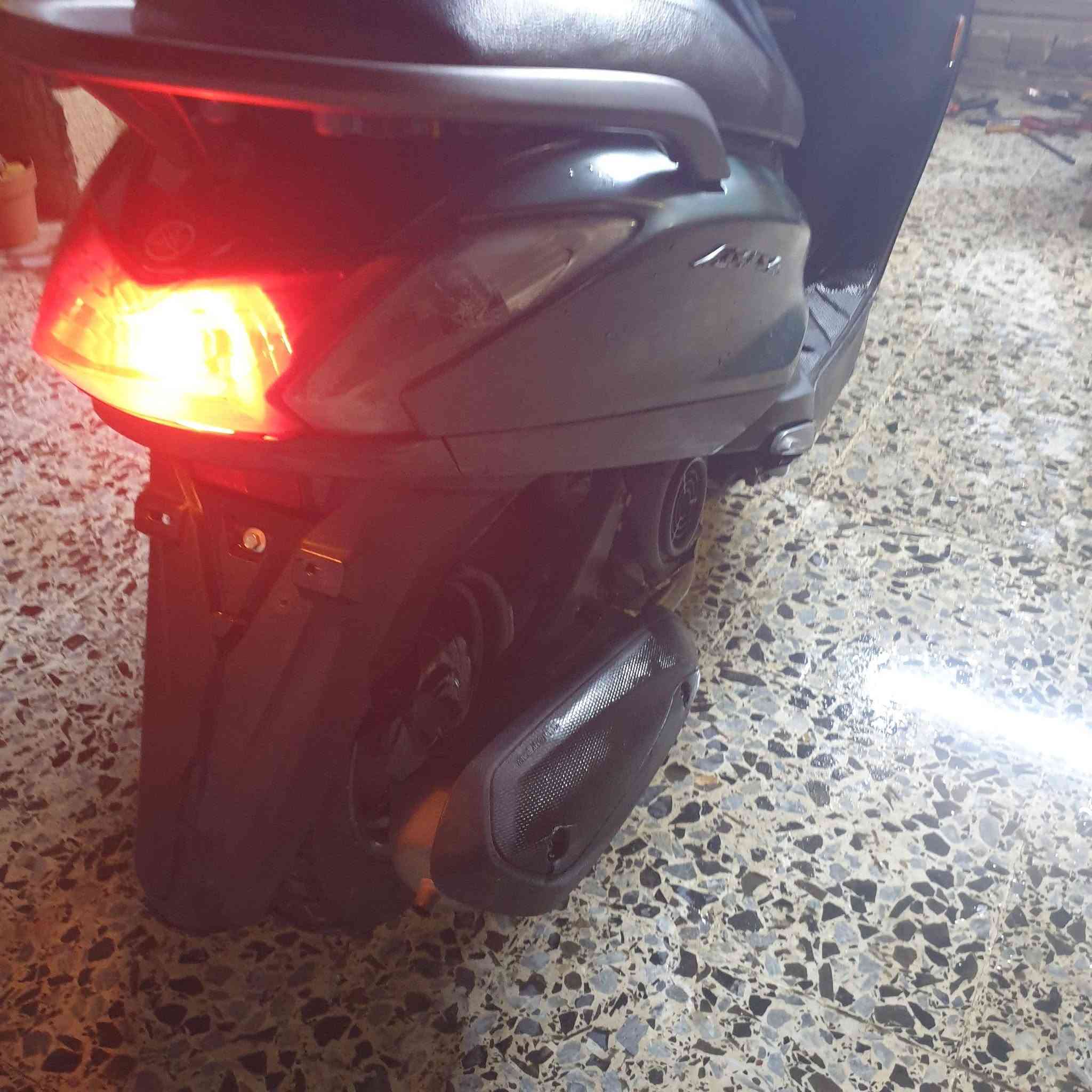 سلام عليكم دراجه لكزز زت دراجه كوري ممشاها 21 بكاني بغداد سعر 900 الف عراقي لا اتواجد عل فيس 
رقم الهاتف ***********
