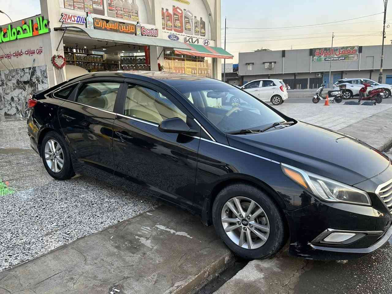 سوناته موديل 2017
سعر 123 وبيها مجال 
ضرر جاملغ خلفي جهت سايق 
و جاملغ امامي بي بارد 
و جاملغ امامي جهت نفر مبدل شرط اصلي اصلي 
موصفات مصوره بل صور 
شرط على أي بانزين تمشي 
محرك شرط مبدل كازكت فقط 
كير شرط 
ول شغلات كلها شرط 
***********
