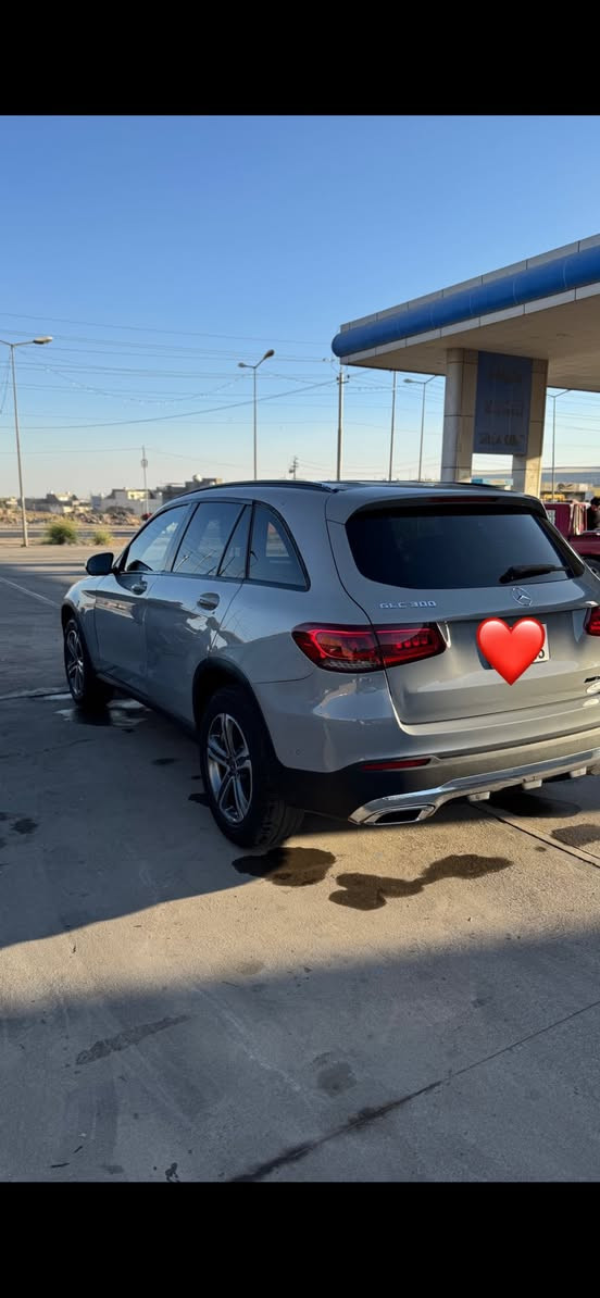 Mercedes Benz GLC 300 2022
السيارة وحيد بهذا اللون بعراق كله

للبيع بسعر مناسب 

1 توربو

4 سلندر

كشنات خزن 4 وضعيات 

. شاشة كار بلاي 

. ستيرن ماوس تحكم صفحتين

. داخل جلد قيسي

. حزام كهرباء سحب  

. رادارات امامي خلفي جوانب 

. حساسات 360 درجه 

. صندوق كهرباء 

. اتو ستوب + اتو هولد

. كشنات تدفئه

.ماشية .70.000 كم 

للصبغ م حادث مالته اتصلو 

السعر 220 ورقة

مكان السيارة اربيل
***********

