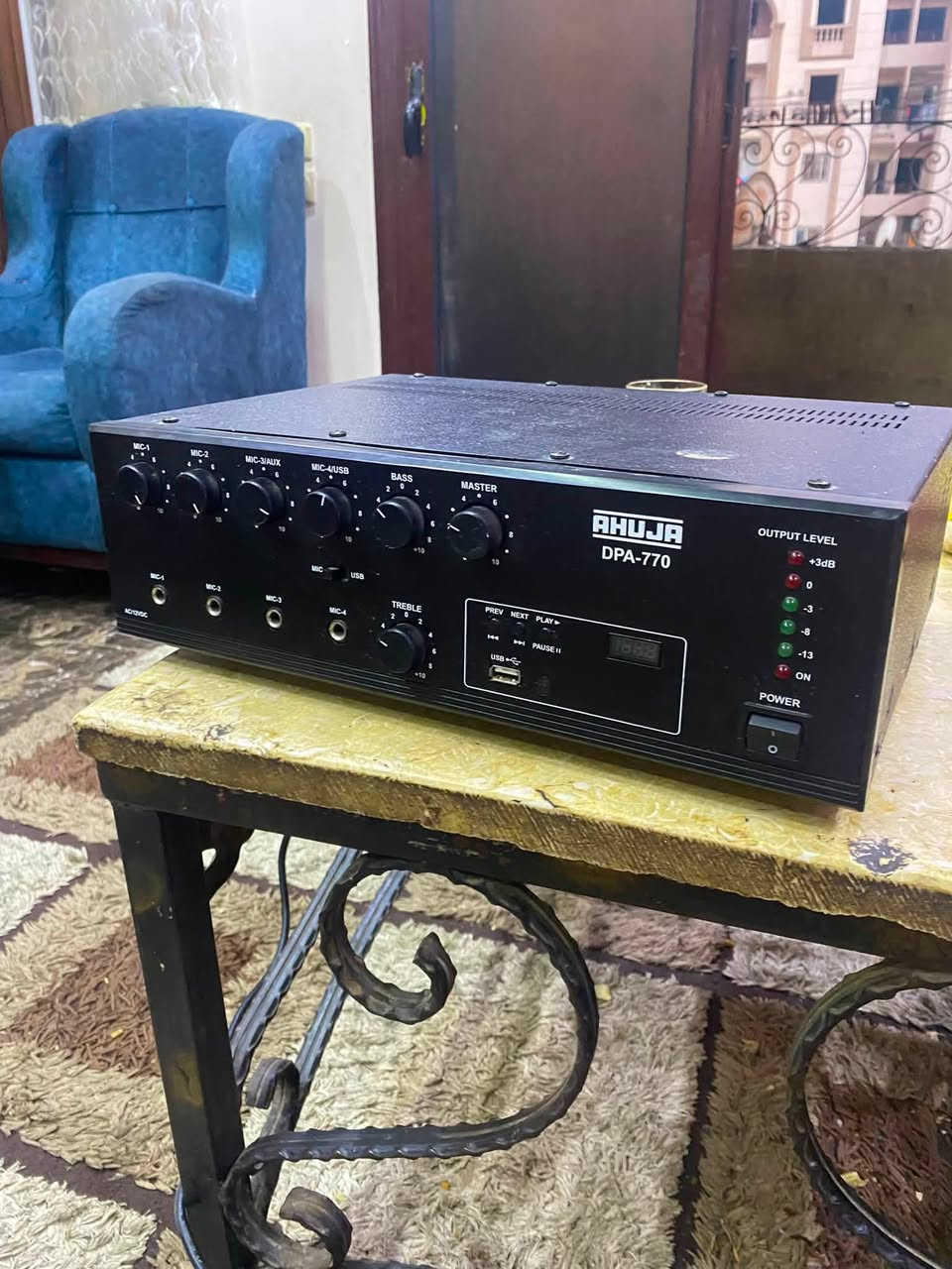 جهاز 770 -DpA Abuja وهو مكبر صوت PA القدرة power حولي ٧٠ وات RMS علي خط 100v أو سمعات 16/8(4  جهد تشغيل 220 -240 فولت HZ60/50 AC استهلاك كهرباء 140vA يعمل ايضاً بطارية DC 12V يوجد مدخل +12  مخارج :  
100vLine
Line out 
مدخل Aux 
مدخل مايك MiC1 الي MiC4
منفذ USB لتشغيل ملفات صوتية 

com 4 :16: 8
صوت : قدرة ٧٠وات تكفي تشغيل من ٢الي ٤ سمعات كبيرة ٨اوم حسب قدرتها أو عدة سمعات ١٠٠ فولت في مسجد أو محل أو مكتب 
سعر 7الف كاش جي من خلج حالة نضيفة مش مستعمل خالص جديد زيرو


**إذا كنت صاحب هذا الإعلان وتريد حذفه لأي سبب، رجاءا أرسل رسالة إلى الدعم الفني**