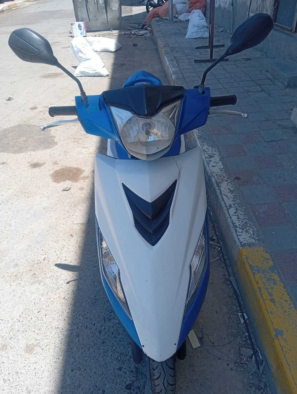 السلام عليكم هاوجي رص  موديل 17 نضيف مسجل وكامل سنويه بدون لوحات محرك ناعم ونضيف جدا السعر  مليون و100 بي مجال قليل  شرط الفحص العنوان الانبار الرمادي شارع 17 قرب دائره النفط للاستفسار ع رقم ***********

