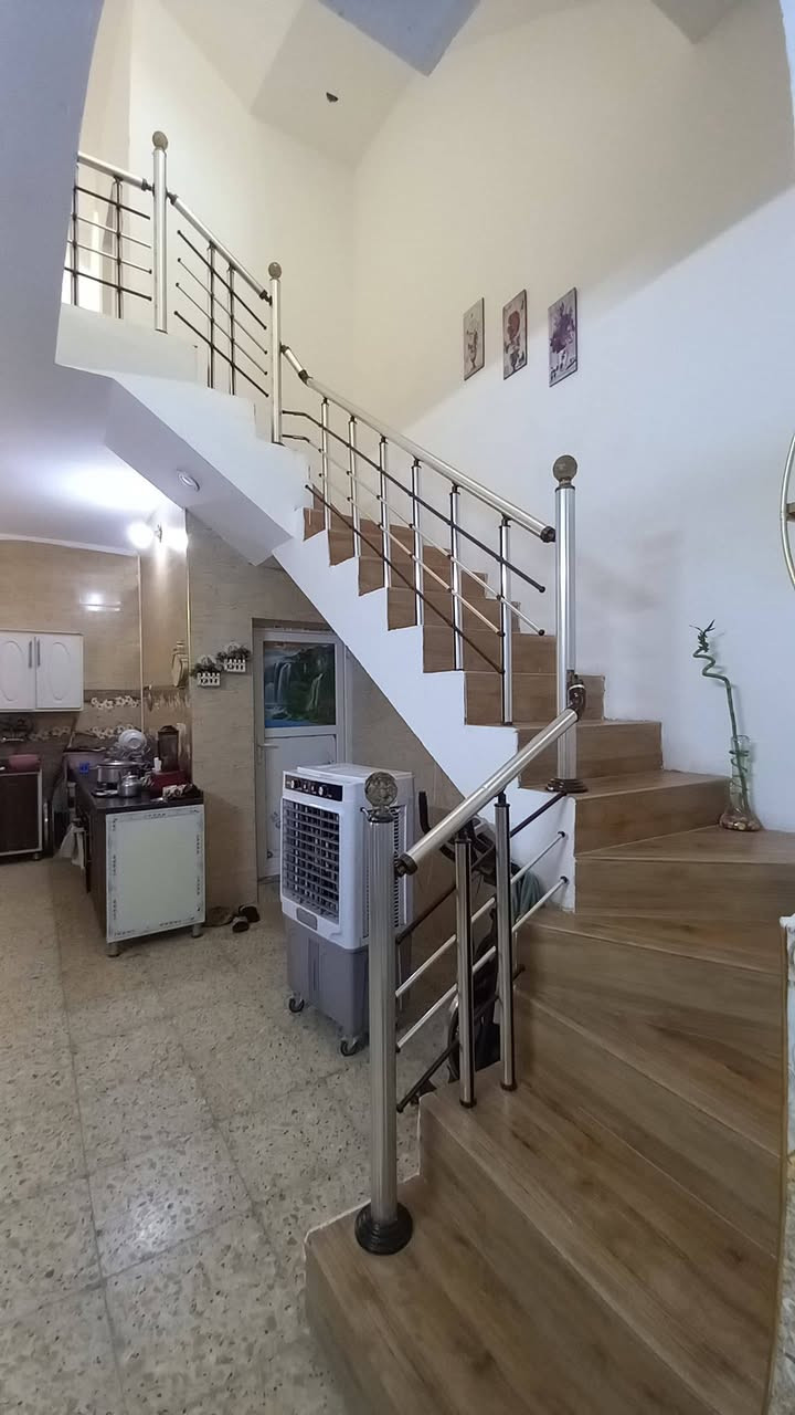 السلام عليكم للبيع بيت زراعي 100 متر 5×20 كامل طابقين يحتوي ع ثلاث غرف نوم السعر 110 العنوان العبيدي الرئاسة شارع عشرين شارع ام البنين ***********
