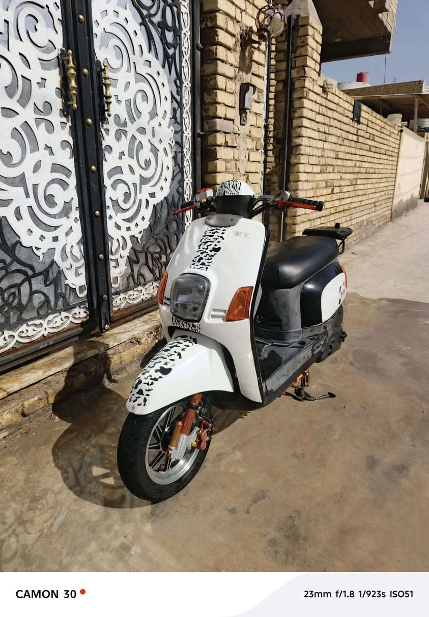 السلام عليكم دراجه بوليس مفتوحه  للبيع اسعر 650
وبيها مجال مزوده من ناحيت الشكل 
استان صفح 
قبق عنبار 
وياله مروحه 
صدر أمامي 
قبق مال بانزين بلاد
 تريد صالنصه بلاد لو FM
  قطره دهن 
چنكال
 يدات بريك
 يدت بانزين
كاسحه
مكان ناصريه سوق الشيوخ *********** وبي واتساب
