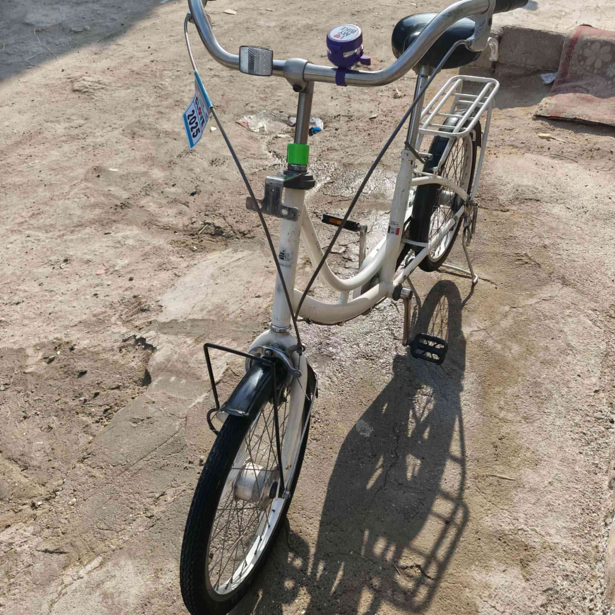 سلام عليكم بايسكل للبيع نضيف رمبة برجستان مكان بغدادالاستفسار ***********
