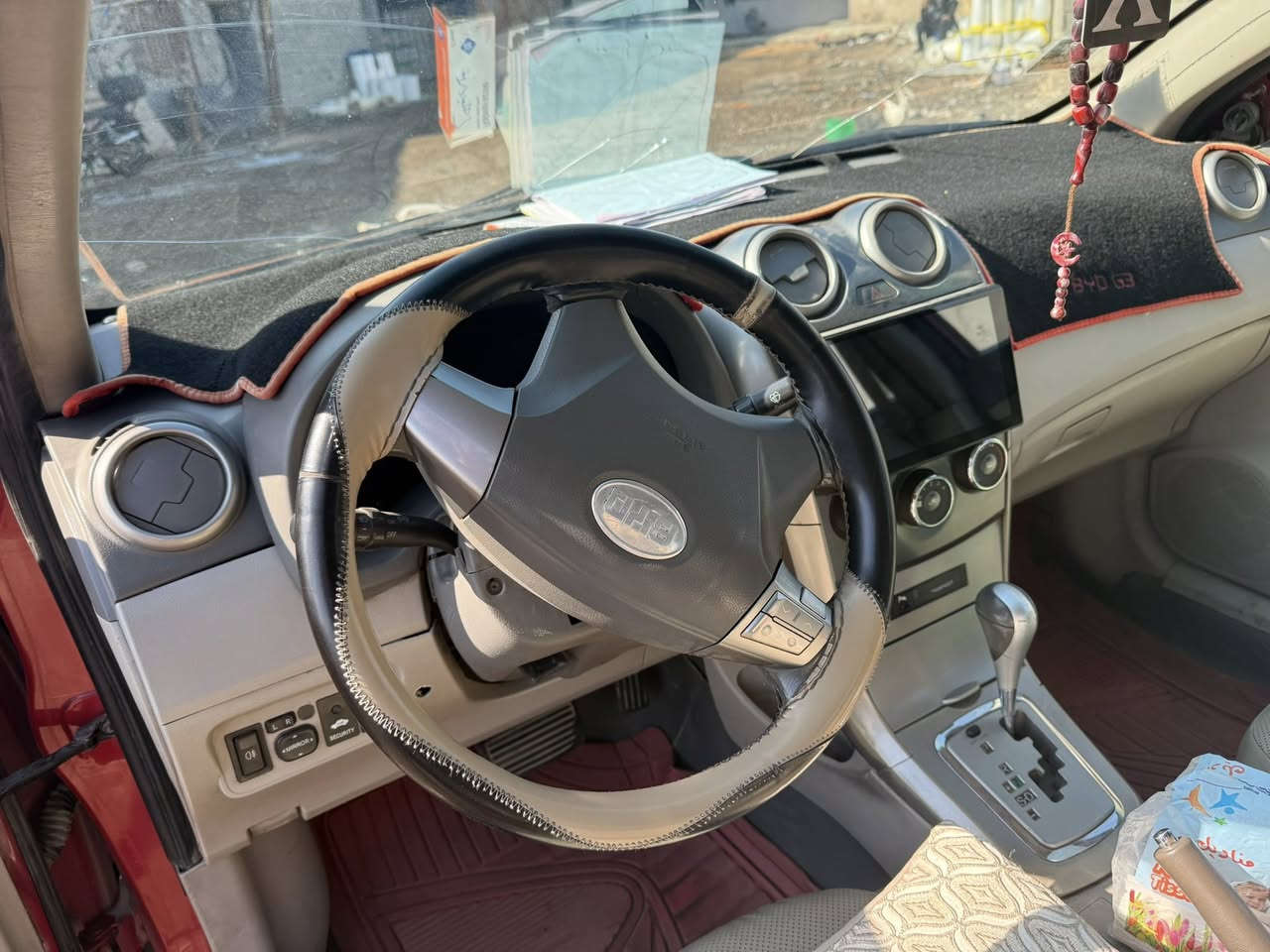 BYD موديل 2013
فول مواصفات فتحه بالسقف بصمه بيه صبغ الباب الخلفي و الدعاميه الاماميه مصبوغه اثر شخوط محرك وكير اوتو مكفولات الكهربائيات كله شغاله السياره خير من الله السعر 55 وبيه مجال مكاني التاجي جسر المصابيح ***********
