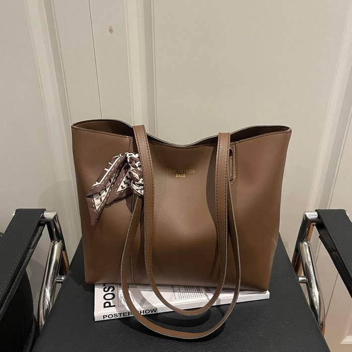 حقيية انيقة جداً 
متوفره بثلاث الوان 
الاغلاق سحاب 
قياس 25*30
كوالتي عالي


**إذا كنت صاحب هذا الإعلان وتريد حذفه لأي سبب، رجاءا أرسل رسالة إلى الدعم الفني**