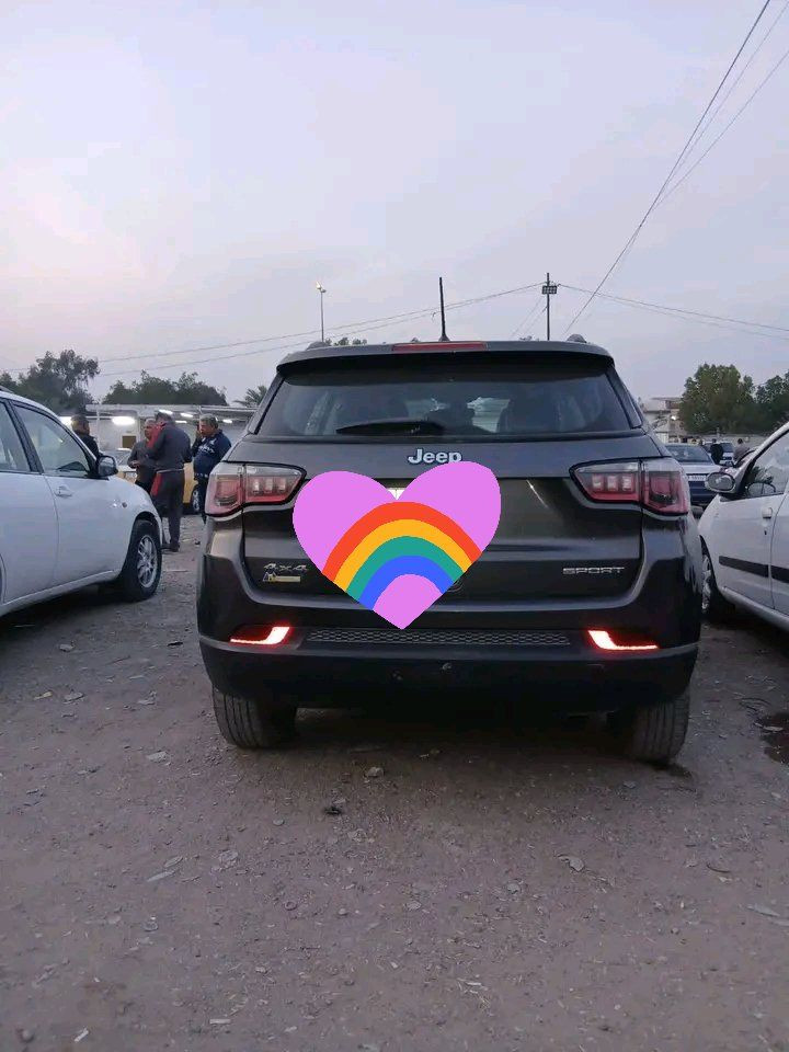 السلام عليكم للبيع سيارة جيب كومباس موديل 2018 رقم كربلاء نكليزي بسمي كير عادي سيارة كفالة عامة فقط دعامية أمامية مصبوغة السعر 130 اوبيهة مجال المكان بغداد حي الإعلام  للاستفسار الاتصال على الرقم ***********
