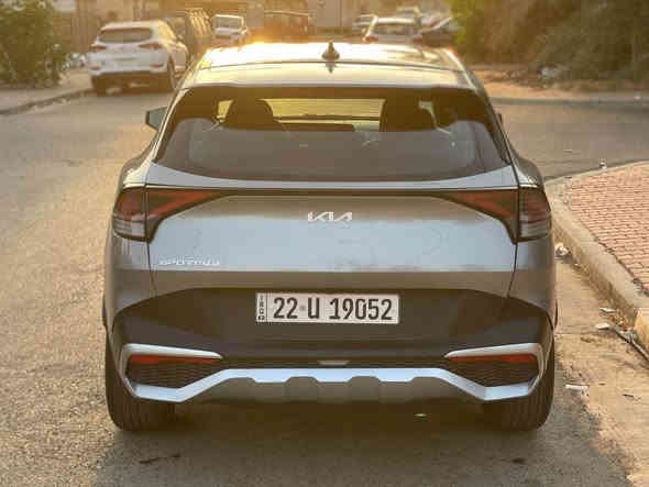 #السلام_عليكم 
#للبيع 🚘👇 

_________________________ 
- كيا سبورتج KIA SPORTAGE 2023
- وارد امريكي
- رقم اربيل وكاله او تحويل 
- مكينه  2500 GDI
- ماشيه 9 الف
- السعر 179  
المواصفات :- 
* شاشه  حجم الكبير + كامرا 
* سايد بريك بصمه 
* تحديد مسار + قياده ذاتيه 
* رادار امامي + خلفي  
* قطعتين تبريد 
* 3 وضعيات قياده 
* اوتو هولد 
* تحكم  ستيرن 
* مانع انحدار 
* شاشه اعطال
* اوتو ستوب 

_________________________      
- حادث السياره قبق جنطه  + بنيد 
- بارد جاملغ خلفي 
- رقم الشاصي 
- KNDPU3AF4P7048917
- مكان السياره بغداد   
- للاستفسار 
- *********** بغداد
