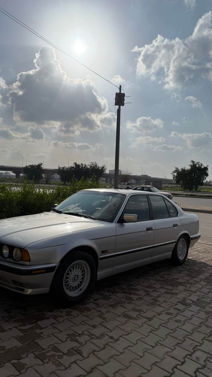 سلام عليكم BMW1996سيار 525 كامل مابي اي نقص بسمي وسنويه جديد لحد 30وبطاقه بنزين موجود تخم امامي جديد كير ومحرك بشرط وسقف سلايد سعر 92وبي مجال قليل ورقمي *********** كركوك, العراق
