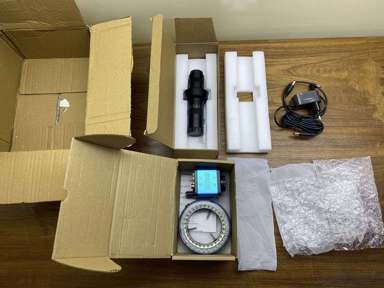 مجهر إلكتروني صناعي (YIZHAN) للأعمال الدقيقة وصيانة الموبايلات 🔬
المواصفات الفنية:
✅ الماركة: YIZHAN العالمية المتخصصة بأدوات المختبرات والصيانة.
✅ الكاميرا: رقمية احترافية تدعم الربط المباشر على الشاشة عبر منفذ VGA.
✅ قوة التكبير: عدسة زووم تصل إلى 130X (تُظهر أصغر المسارات والآيسيات).
✅ العدسة: مجهر أحادي العين بمجال رؤية واسع وتقريب سلس (0.7 - 4.5).
✅ الإضاءة: حلقة LED قوية قابلة للتعديل تضمن إضاءة كاملة بدون ظلال.
✅ التحكم: أزرار خلفية للتحكم بالوضوح، الزووم، وتوازن الألوان.

✅ الملحقات: محول الطاقة الأصلي (12V)،  لد الاضائهمع الكابل الخاص به.

💰 السعر: [١١٥.٠٠٠] مع التوصيل

#صيانة_موبايلات #أدوات_صيانة #مجهر_إلكتروني #العراق #بغداد #صيانة_لابتوب #الكترونيات #Yizhan #Microscope #سوق_العراق #صيانة_الايفون #لحام_بوردات


**إذا كنت صاحب هذا الإعلان وتريد حذفه لأي سبب، رجاءا أرسل رسالة إلى الدعم الفني**