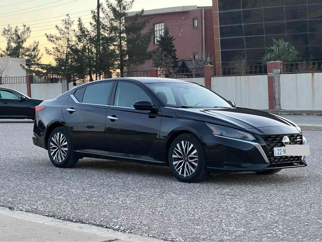 السلام عليكم 
للبيع نيسان التيما موديل 2023 اسود قطران
سعر  150 $$$
السيارة رقم أربيل بسمي تحويل وكآلة تريد حاضر نفس اليوم
مكينه وكير وتبريد كله بشرط وين ماتريد افحص
محرك 2500 المرغوب اربعه سلندر بدون تيربو وبدون دبل اكسل
مواصفات SV 
كشن كهربائي 
رادار امامي وخلفي وجانبي كله شغال شرط
بصمه 
ابواب بصمه 
صندوق بصمه
تحديد سرعه
تشغيل عن بعد
حساسات خلفي جانبي كلو شغال شركة
أربع أطارات أصلي قبل أسبوع شديت جديد
السيارة خير من الله على وضع الشركة 
دينار مصرف مآبيها جاهزة
شاشه وكاميرا
ماشيه 36 آلف 
وبعد بيها مواصفات 
سيارا بيها جاملغ وبنيند بدون شواصي
رقم شاصي موجود مع صور
ارباك فقط ستيرن وراجع سستم
سيارا احلى من صور سيارا نظيفه ما بيها مصرف
حجر كزوز بشرط
هاتف ☎️ *********** واتساب موجود 
العنوان عقرة تبعد عن الموصل واربيل مسافة تقريباً ساعة اخي وعزيزي مو شراي لاتراسل واعبر المنشور ؟؟؟ دهوك, العراق
