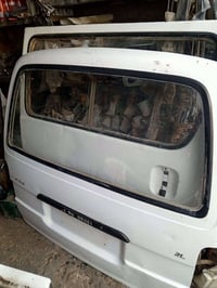 عندي باب صندوك جنبي ناصي وباب سلايت 07712832271 ما متواجد على نت اتصل ...