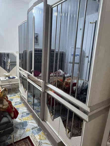 غرفة نوم تركي درجة اولى بلوك ثقيل استعمال قليل ٩ قطع السعر مليون ونص وبيها مجال  للاستفسار ***********
