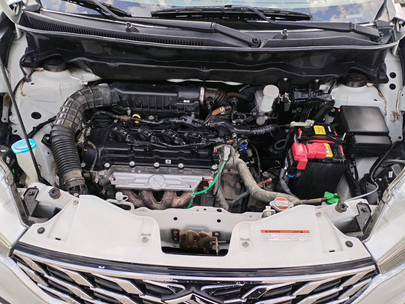 سيارة سوزوكي إرتيجا للبيع، لون أبيض بحالة ممتازة مثل الجديد، استعمال خفيف. السيارة واسعة ومريحة وتأتي بكافة المميزات الحديثة مثل الشاشة اللمسية ونظام القيادة السلس. مناسبة للعائلات وتوفر تجربة قيادة مريحة ومتعة.