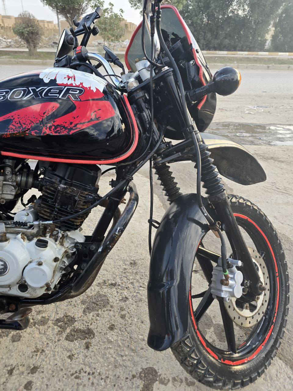 السلام عليكم
بوكسر للبيع موديل 22 اوراق أصولي 
وصل معرض موجود اوراقه كله كامله 
الدراجه بيه خيط بخار تمشيك 3اشهر 
السعر 800. وبيه مجال مستعجل حيل على بيعتها 
رقمي *********** عنوان حله
