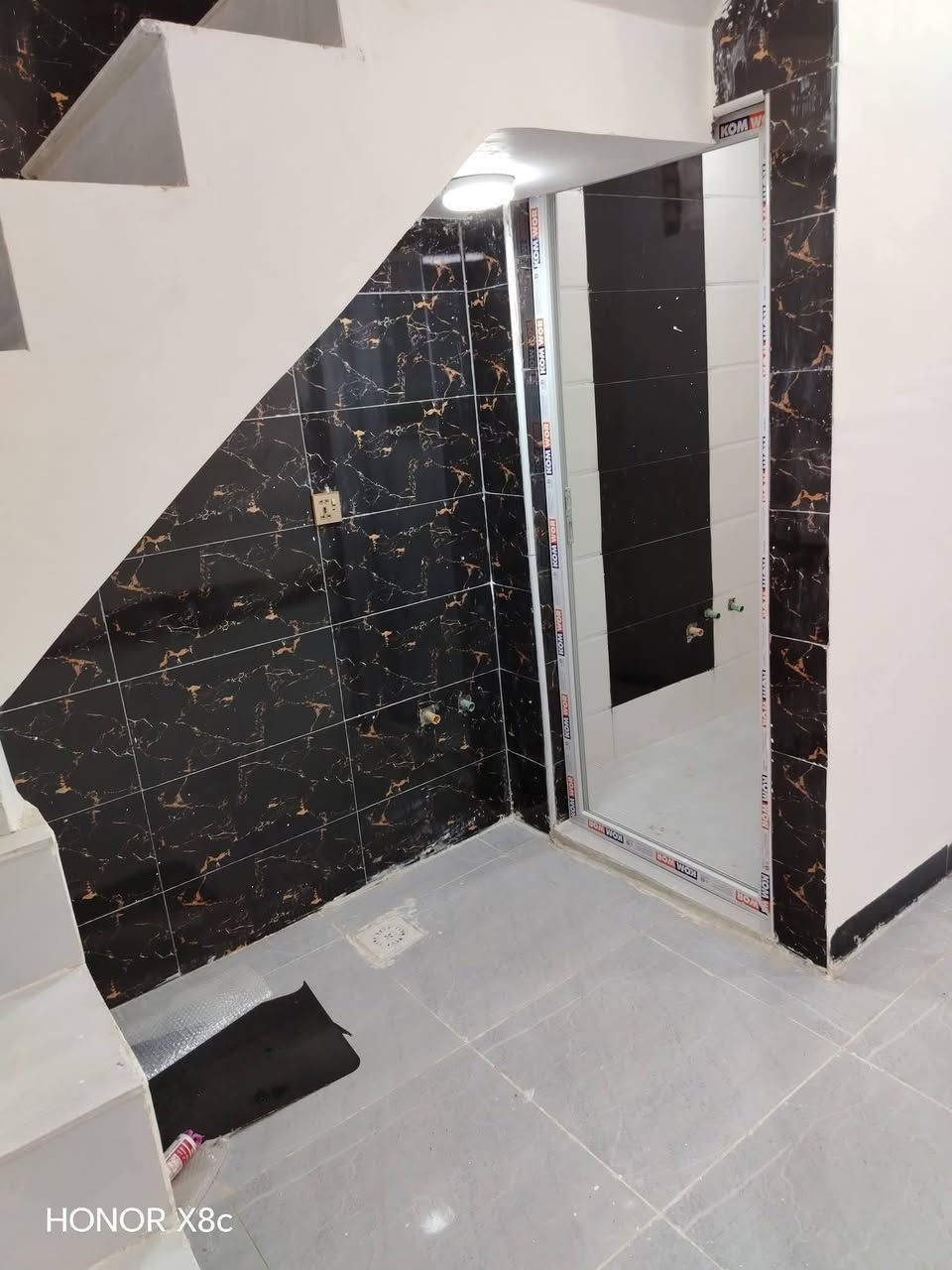 🏡دار للبيع🏡
المساحة: 50 متر مربع
✅ #طابو_زراعي_سند_25_أقرار_محكمه
السعر: 21 مليون  (مع المجال)
الموقع: النجف شارع الصب عمود 317 #

مواصفات البناء:
غرفة/ صالة معزولة/مطبخ معزول/ صحيات خارجية مكشوفة
بناء مرتب (أساس + سقف كونكريت + طابوك)
أرضية بورسلين أبو الـ 60

الخدمات:#بعد_عن_سوق_100م
ماء كهرباء مدارس سوق تبليط مولد

للاستفسار والاتصال
***********
