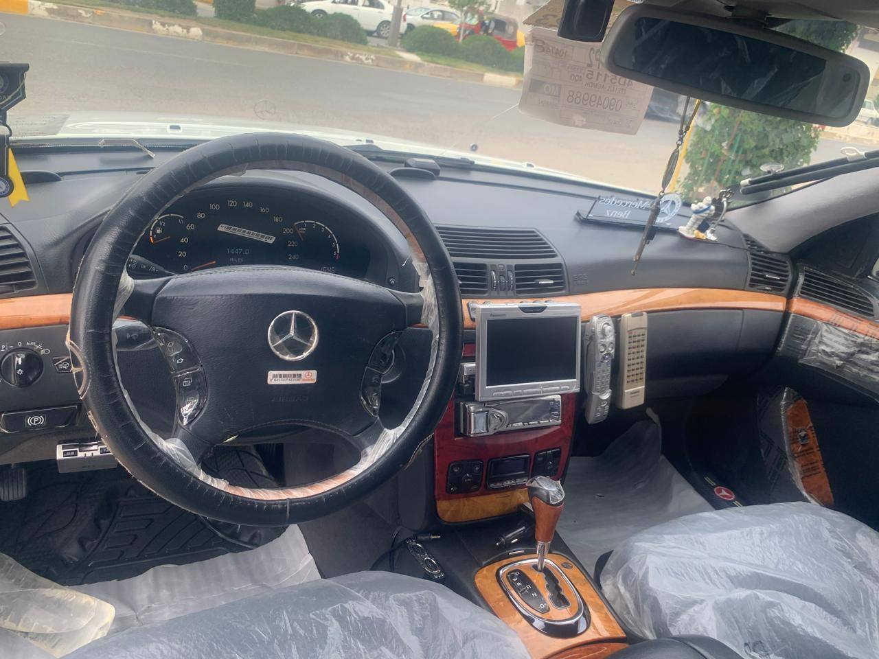 السلام عليكم من رخصة الادمن
سياره مارسدس اس 500 فول 
السياره غنيه عن التعريف رقم بغداد مميز تحويل مباشر السياره
مكفوله كفاله عامه الاسفسار على الرقم ***********
        ***********
واني خادم للطيبين
