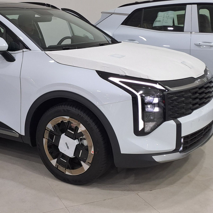 ♦️ كيا سبورتج الشكل الجديد  2️⃣0️⃣2️⃣6️⃣ Kia- Sportage ♦️

♦️فتحة سقف بانوراما بصمه+ كراسي كهرباء + صندوق كهرباء ♦️🚘

خاضعة لضمان الصيانة من شركة نم.
خمس سنوات أو 100,000Km

اليكم التفاصيل الآتية:

☑️ خليجي
✅️زيرو 
☑️ الموديل 2026
✅️ سعة المحرك 2.0L 
✅️ مرتبط بناقل حركة أوتو 6 
☑️ مفتاح التشغيل بصمة
☑️ تشغيل عن بعد 
✅️ بصمة دخول الابواب
✅️بانوراما 
✅️رادار نقطه عمياء 
✅️تبريد شاشة 
✅️ عدد AIR BAG 4‼️
☑️ حساسات أمامية 
☑️ حساسات خلفية
✅️ لايت زينون + LED
✅️ كشافات 
☑️ بك لايت LED
☑️ حجم الاطار 235/50R19 
✅️ ويل كب 19
✅️ 4 دسك
☑️ ماسحة خلفية
☑️ اريل نفكيتر 
✅️ دشبول شاشة 
✅️ شاشة Apple Car play and Android auto 
☑️ كاميرا دوارة
☑️ المقاعد جلد اخضر + شاموا اسود 
✅️ حركة المقاعد الأمامية كهرباء
✅️ تدفئة المقاعد الأمامية 
☑️ تدفئة المقود 
✅️ مثبت السرعة Cruise
✅️ المودات والأوامر الصوتية
☑️ أوضاع القيادة  Drive Mode
☑️ فحص أنظمة السيارة 
☑️ حساسات اطارات 
✅️ شفتات مقود
✅️ قطعتين تبريد
✅️ هاند بريك بصمة 
✅️ ا ABS
☑️ ا Auto Hold 
☑️ ا ISO Fex 
✅️ نظام مانع الانزلاق
☑️ نظام نزول المنحدرات
✅️ اشارة في المرايا الجانبية
☑️ مخرج منفذ الطاقة 
☑️ ا  Bluetooth / USB
✅️ بردة خلفية 
✅️ شاحن هاتف Wairlees
☑️ تطعيم الدواخل ألمنيوم 
✅️تطعيم الخارج اسود لماع
✅️مري اسود لامع
✅️شباك برونز 
✅️دفيوزر برونز 
☑️ويل كب اسود 
☑️مقاعد جلد 
☑️دركة خياط 

 أبعاد السيارة :
1️⃣ الطول 448 cm
2️⃣ العرض 187 cm
3️⃣ الارتفاع 167 cm

🎁السعر 40,650,000د.ع شامل الترقيم بغداد 🎁

مجموعة عراقنا لتجارة السيارات 

العنوان : بغداد معارض البياع 

اشتري بثقه💯🌹

***********

رابط الصفحه 

https://www.facebook.com/profile.php?id=61557668616037&mibextid=ZbWKwL
