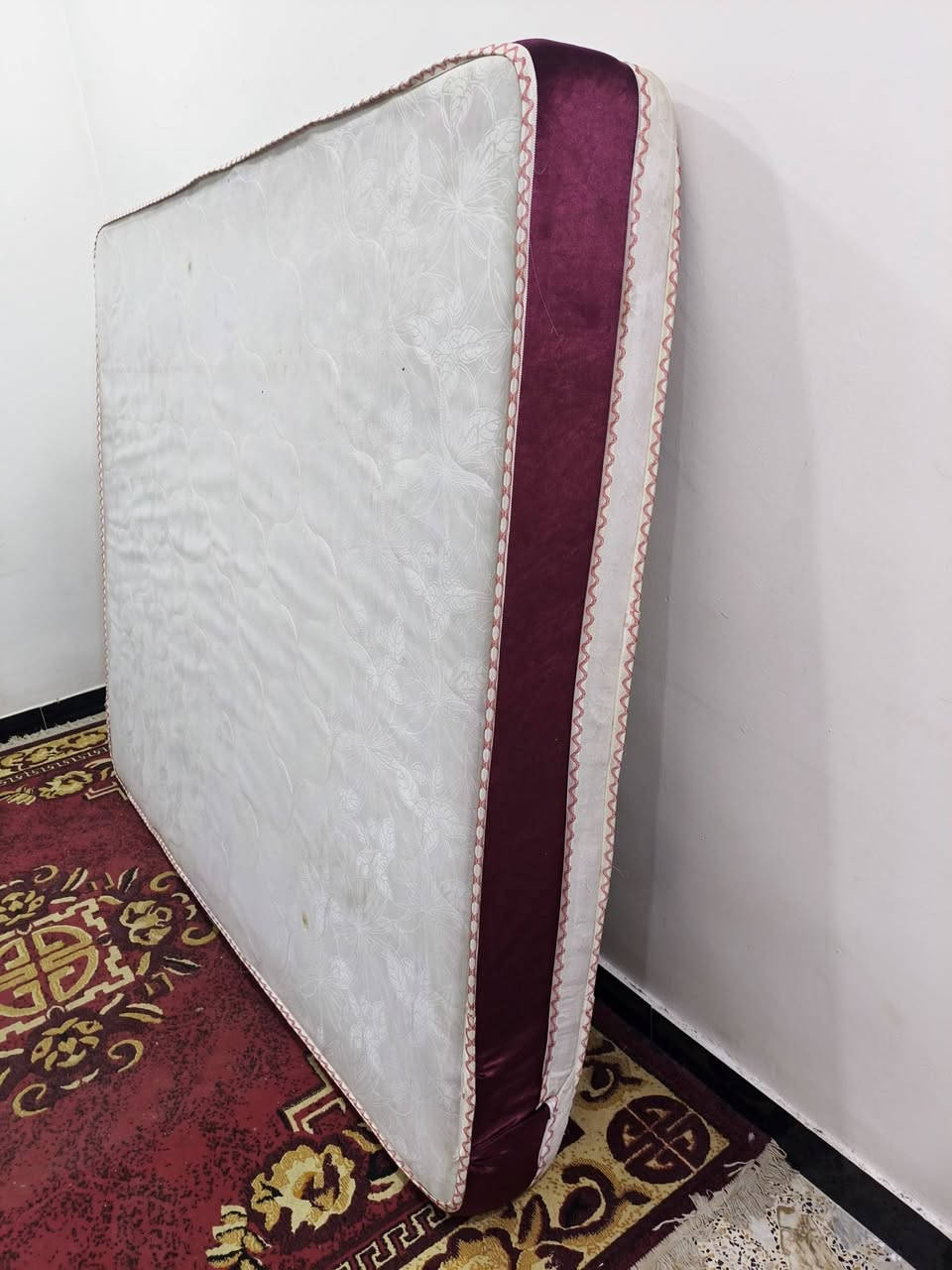 دوشك طبي سعر ٧٥ ألف العنوان بغداد الحرية شارع عشرين للاتصال على الرقم ***********
