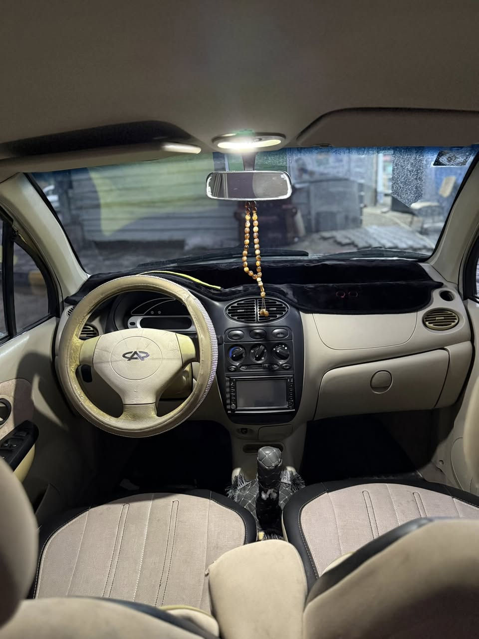 سلام عليكم QQ موديل 2012 سياره محرك يخبل كير اوتوماتيك 

 وكامله من كلشي رقم بغداد  وسنويه 2030 وبسمنه السعر 35 وبيه مجال    مابيها أي ضربه

مكان السياره واسط الكوت مركز المدينه 

الاستفسار ‭٠٧٧١ ٧١٩ ٦٣٤٧‬
