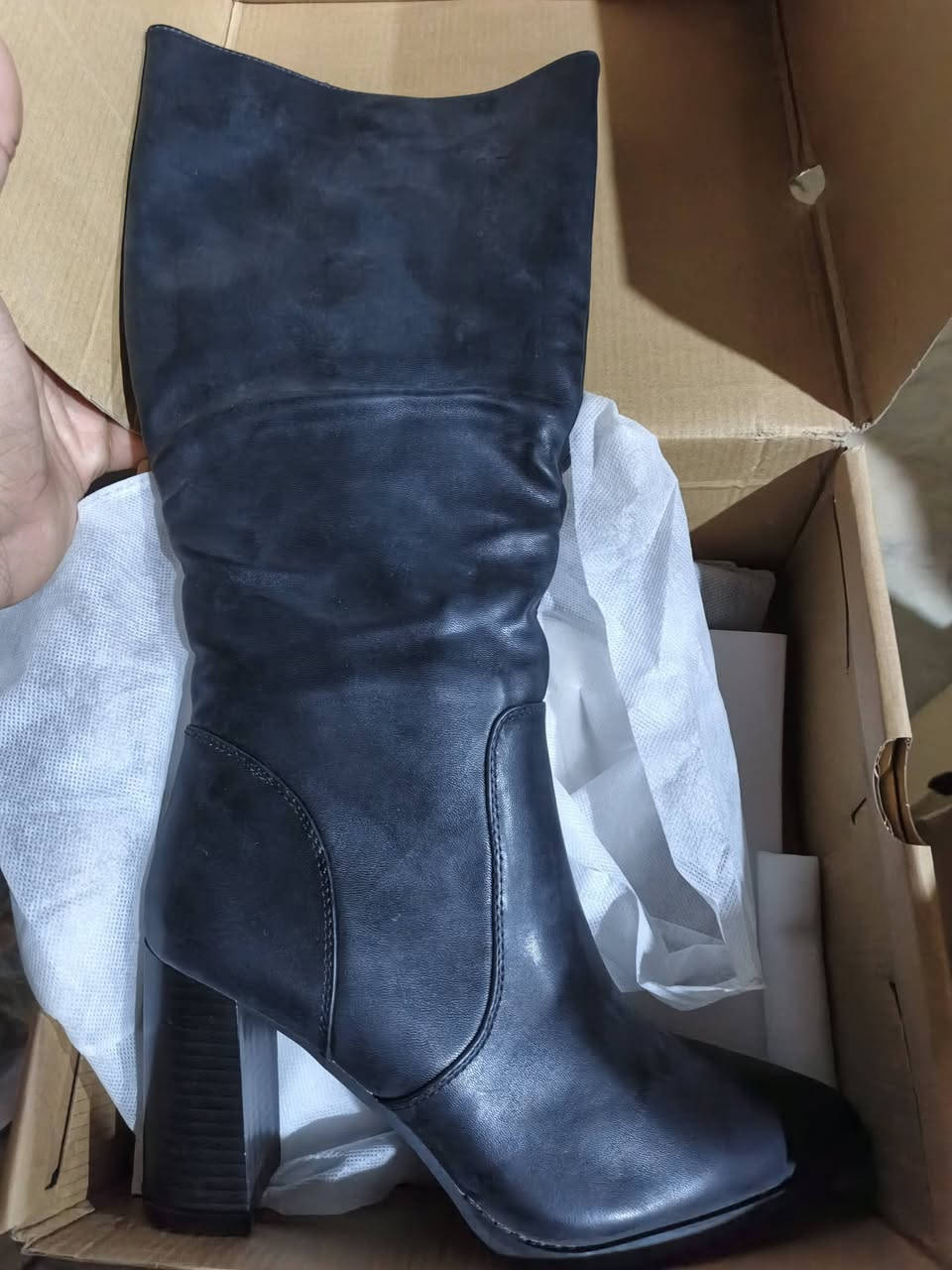 كارتون أحذية نسائي يحتوي على 15 زوج سعره كامل 75 ألف موديلات مختلفه


**إذا كنت صاحب هذا الإعلان وتريد حذفه لأي سبب، رجاءا أرسل رسالة إلى الدعم الفني**