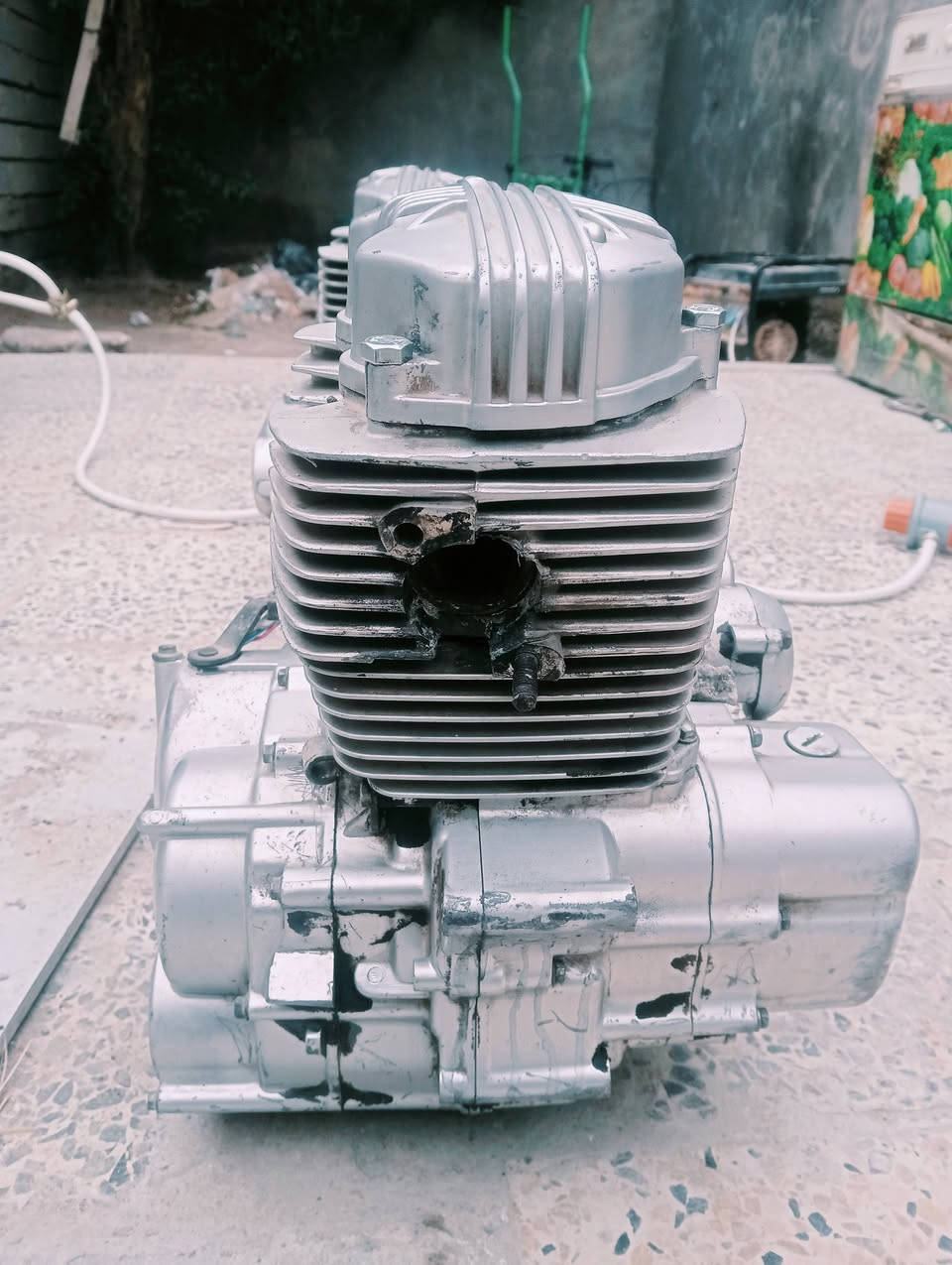 سلام عليكم محركات عدد ٢ شغالات ع الفحص والشد واحد جمره واحد الامتيار سعر الواحد ب75قفل مكاني مشخاب ،،رقم ***********
