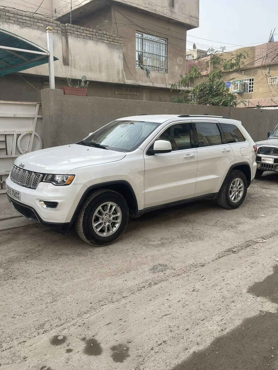 جيب لاريدو موديل 2020 رقم اربيل بسمي فخص وهزه جديده تحويل مباشر السياره بيها تبديل باب السايق وجاملغ ايسر  امامي بلادي نفس اللون وبنيد مبدل ومصبوغ وبيهد تبديل لغد السعر 193العنوان بغداد الامين تلفون ***********
