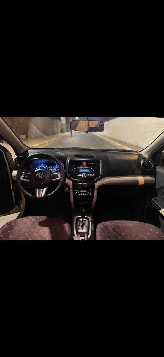 السلام عليكم عندي تيوتا راش 2020 خليجي مكفوله السياره السياره جديده 7 راكب  الموصفات بصفمه كشنات مغلفه قماش الأصلي مخمل اسود السياره للبيع السعر 155$ 
الاستفسار ***********

