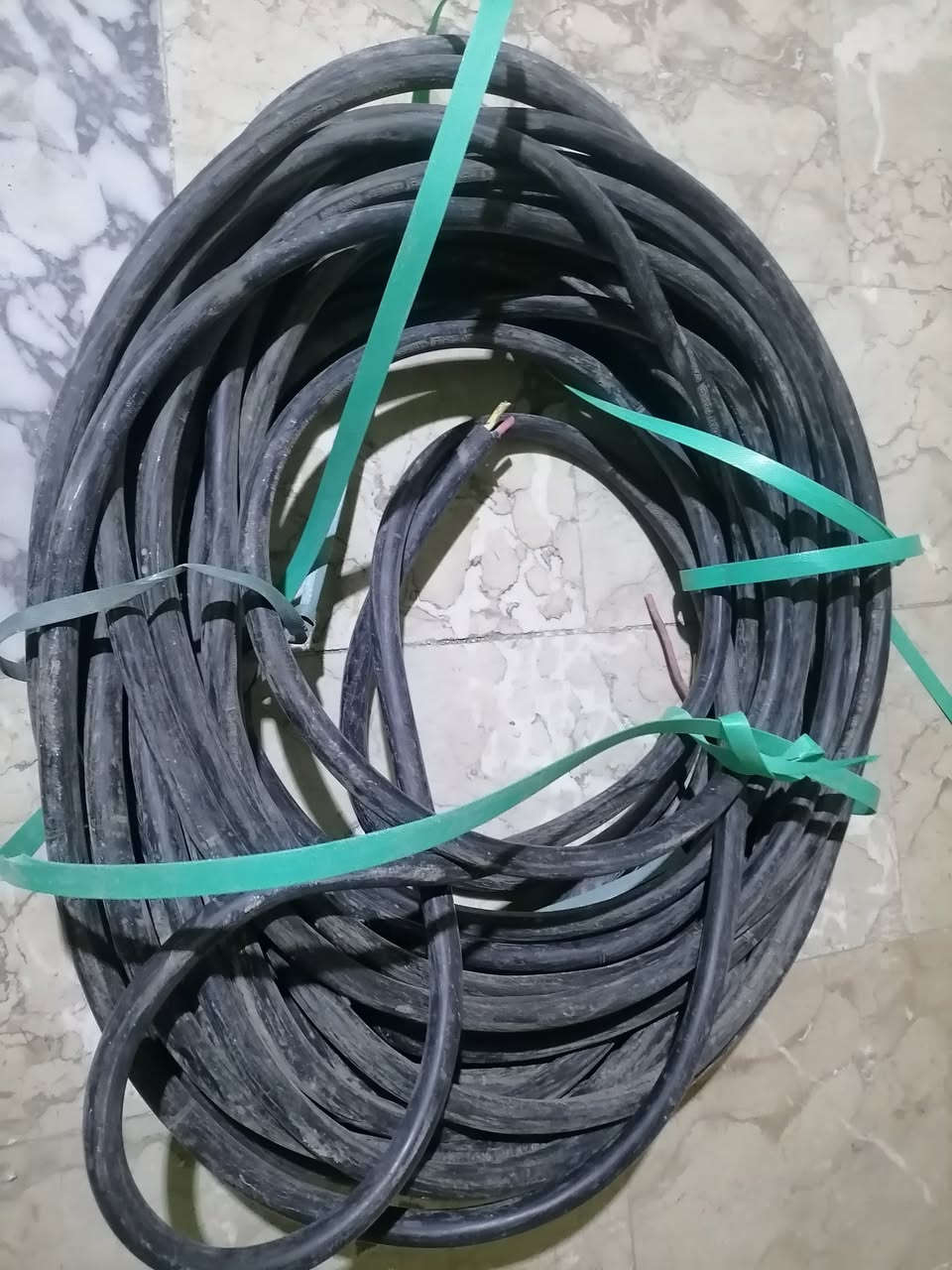 كيبل للبيع
كيبل للبيع  حجم 4*10
صناعة اردنية  
41 متر
سعر المتر ب7
مكاني بغداد
***********
