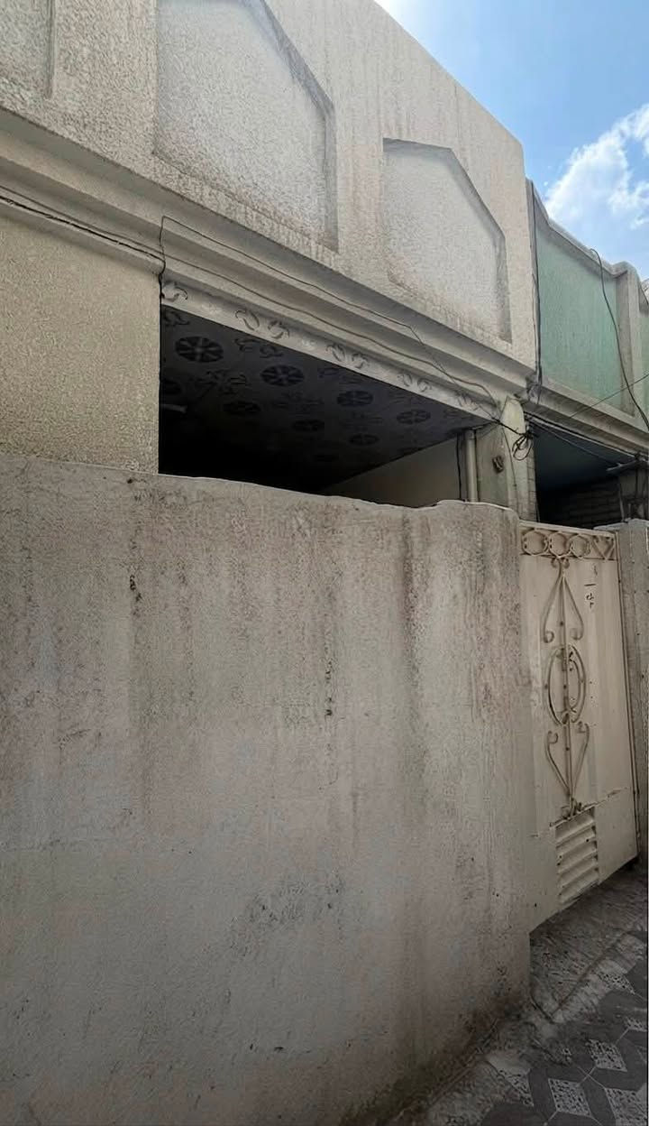 بيت بالولاية للبيع مستعجل طابو زراعي سند ٢٥
الموقع: كربلاء - الجمعية / السعدية. خلف مدرسة اليرموك نهاية الفرع السابع.

يبعد عن الامام الحسين عليه السلام (10 دقايق مشي) 

​المساحة: 100 متر.

​الحالة: بناء نظيف جداً وجاهز للسكن.

طابق ارضي يتكون من :طرمة، استقبال، مطبخ، غرفة نوم صحيات عدد٢

طابق ثاني يتكون من: غرفتين نوم مع صحيات

​الموقع الجغرافي: قريب من الشارع العام

السعر 200 مع مجال اتصال مع صاحب البيت مباشرةً

للإستفسار للجادين فقط رجاءاً .. الاتصال أو واتساب على الرقم 

***********
