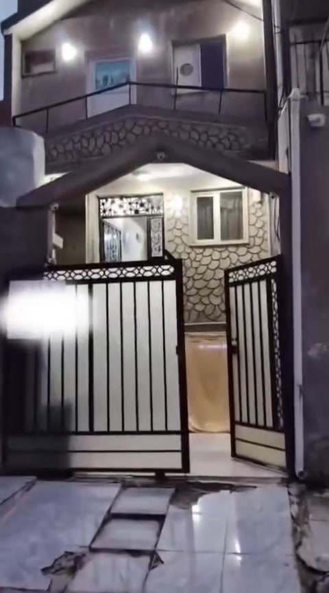 بيت100م طابقين طابو صرف😍بالاسره والمفقودين قرب المدارس
#سعره77مليون
***********واتس
***********
